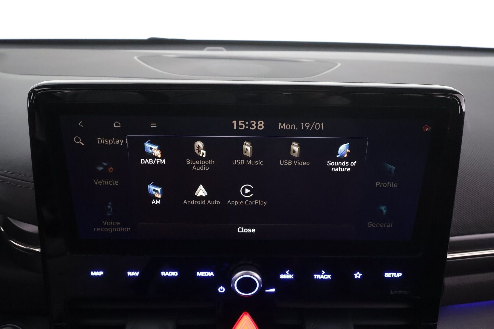 HYUNDAI IONIQ ELECTRIC 2021 MY21 38 kWh 136 hv Style * ILP / Koukku / ACC / LED / P.Kamera / Navi / Kaistavahti / Keyless * - 2x Latauskaapelit / Merkkihuollot