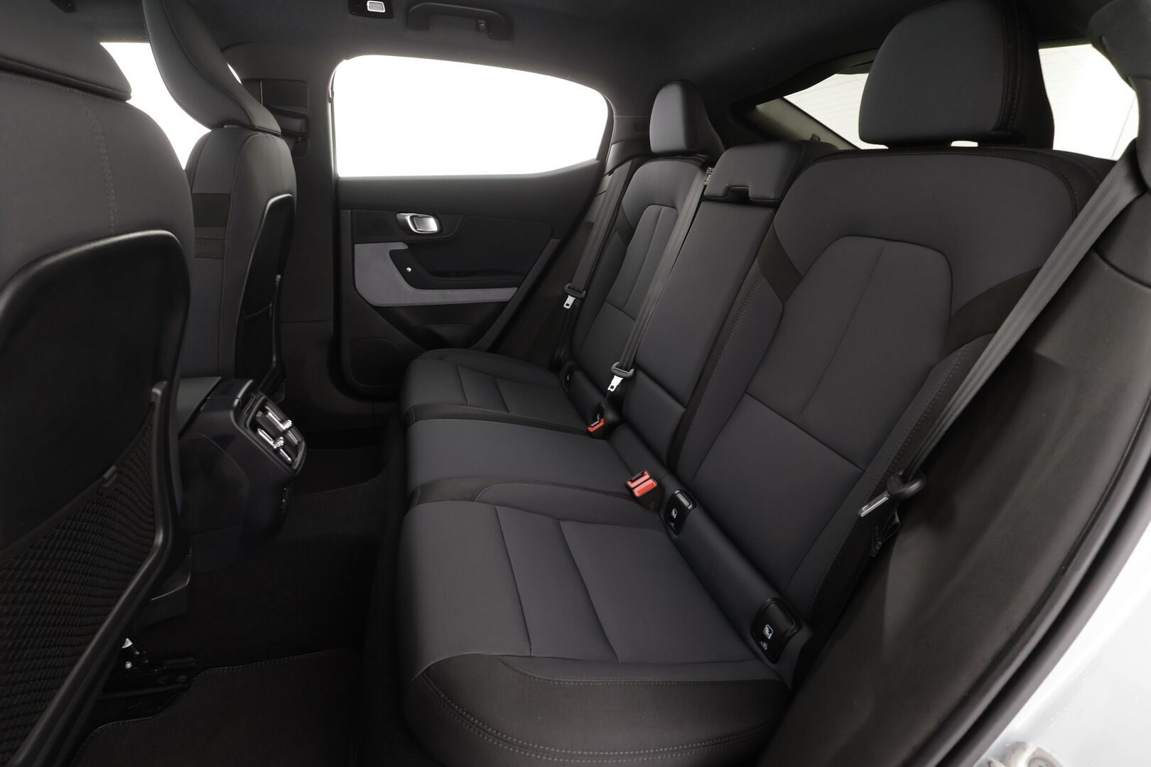 POLESTAR 2 2023 Long Range Dual Motor * Koukku / ILP / H&K / 360° / LED / ACC / Lasikatto / Sportpenkki Muistilla / Navi * - 2x Latauskaapelit / Kahdet renkaat 