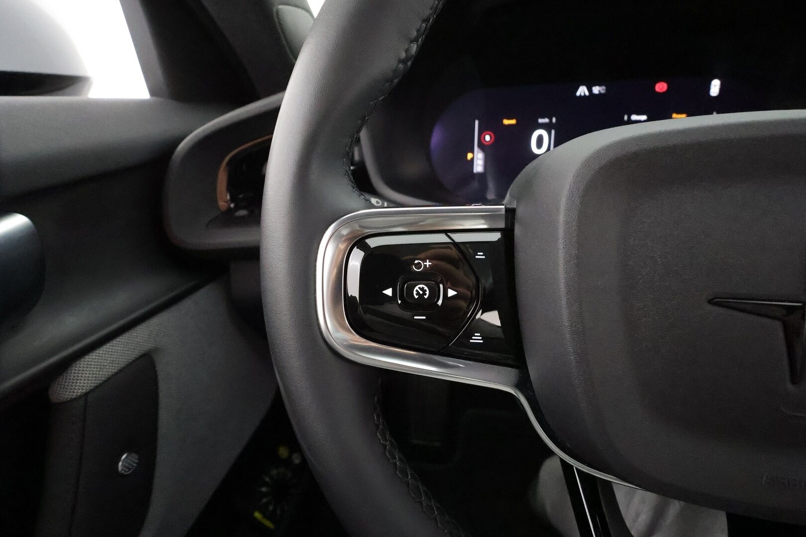 POLESTAR 2 2023 Long Range Dual Motor * Koukku / ILP / H&K / 360° / LED / ACC / Lasikatto / Sportpenkki Muistilla / Navi * - 2x Latauskaapelit / Kahdet renkaat 