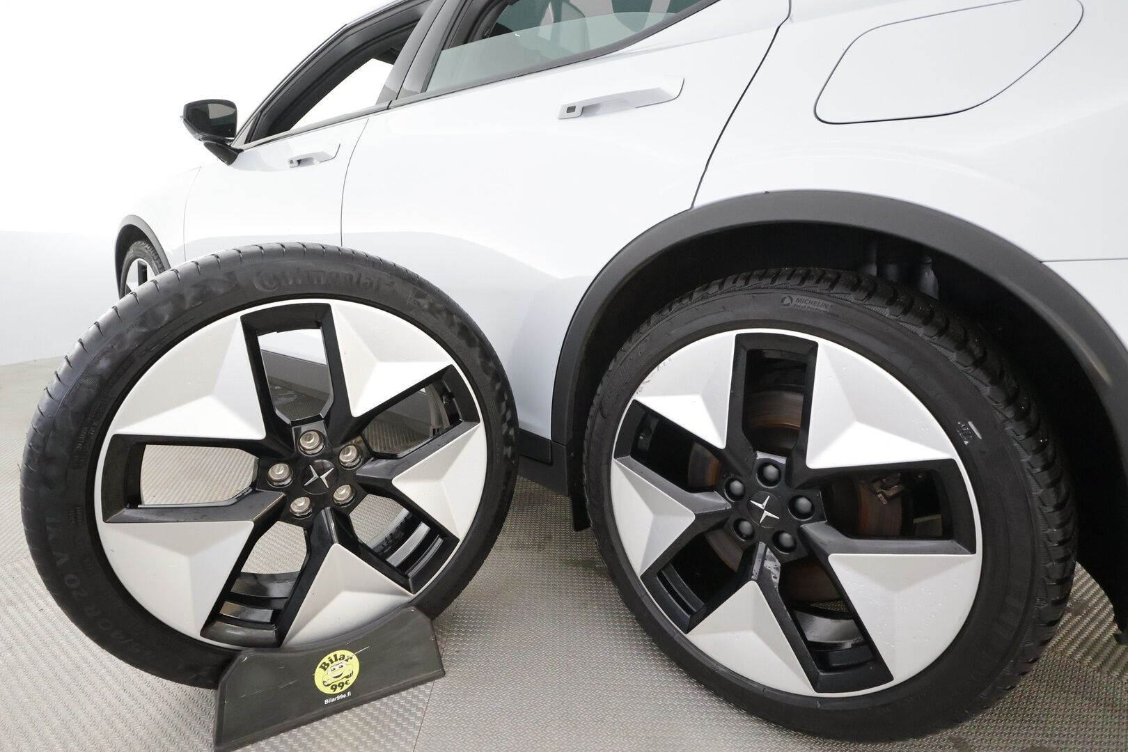 POLESTAR 2 2023 Long Range Dual Motor * Koukku / ILP / H&K / 360° / LED / ACC / Lasikatto / Sportpenkki Muistilla / Navi * - 2x Latauskaapelit / Kahdet renkaat 