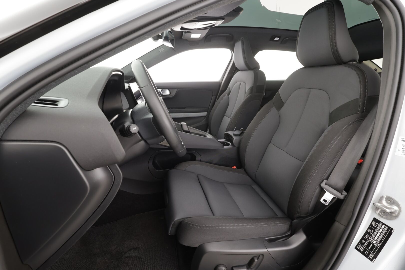 POLESTAR 2 2023 Long Range Dual Motor * Koukku / ILP / H&K / 360° / LED / ACC / Lasikatto / Sportpenkki Muistilla / Navi * - 2x Latauskaapelit / Kahdet renkaat 