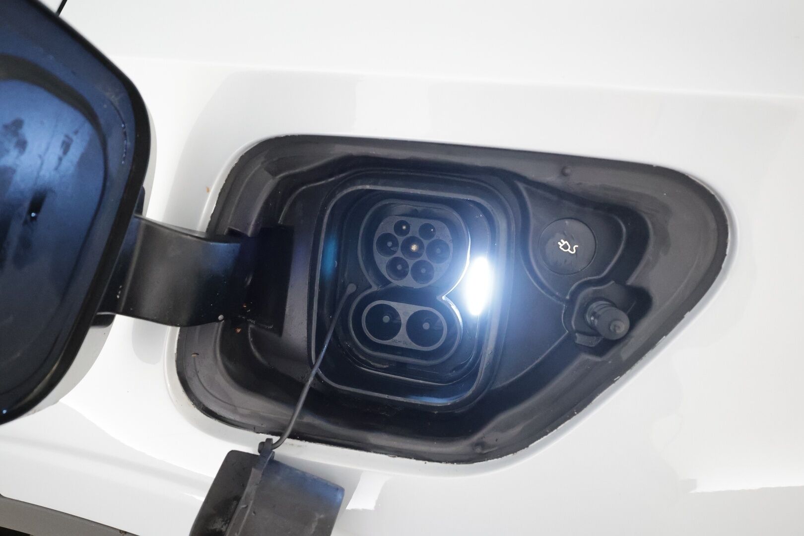 POLESTAR 2 2023 Long Range Dual Motor * Koukku / ILP / H&K / 360° / LED / ACC / Lasikatto / Sportpenkki Muistilla / Navi * - 2x Latauskaapelit / Kahdet renkaat 