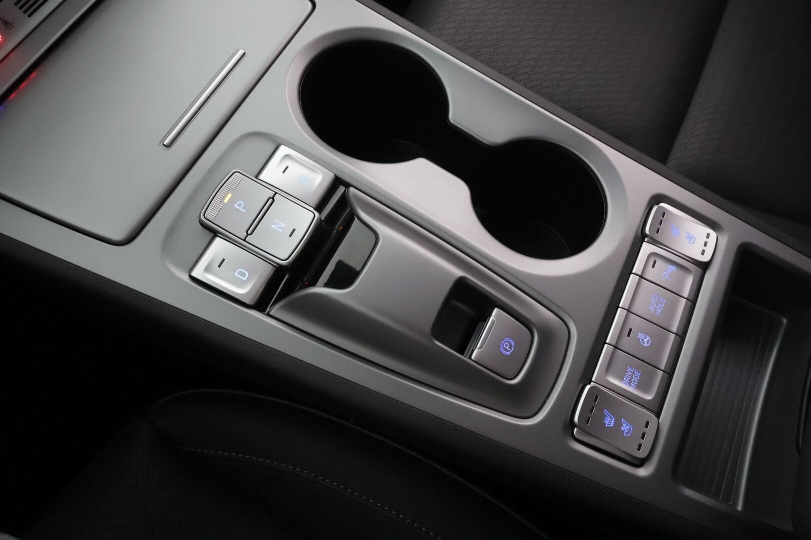 HYUNDAI KONA 2020 EV 64kWh 150 Premium * ACC / HUD / P.kamera / LED / ILP / Krell / Sähköpenkit / Ilmastoidut nahat / Navi * - Merkkihuollettu / Huippuvarusteet