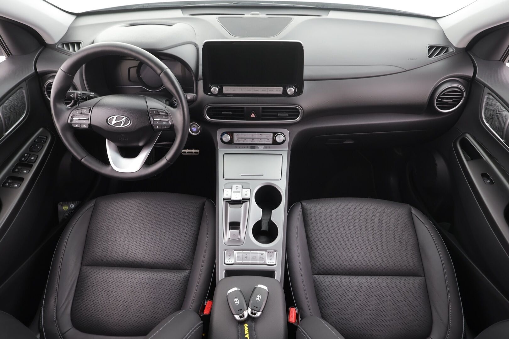 HYUNDAI KONA 2020 EV 64kWh 150 Premium * ACC / HUD / P.kamera / LED / ILP / Krell / Sähköpenkit / Ilmastoidut nahat / Navi * - Merkkihuollettu / Huippuvarusteet