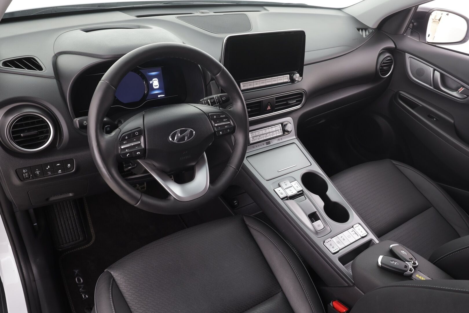 HYUNDAI KONA 2020 EV 64kWh 150 Premium * ACC / HUD / P.kamera / LED / ILP / Krell / Sähköpenkit / Ilmastoidut nahat / Navi * - Merkkihuollettu / Huippuvarusteet