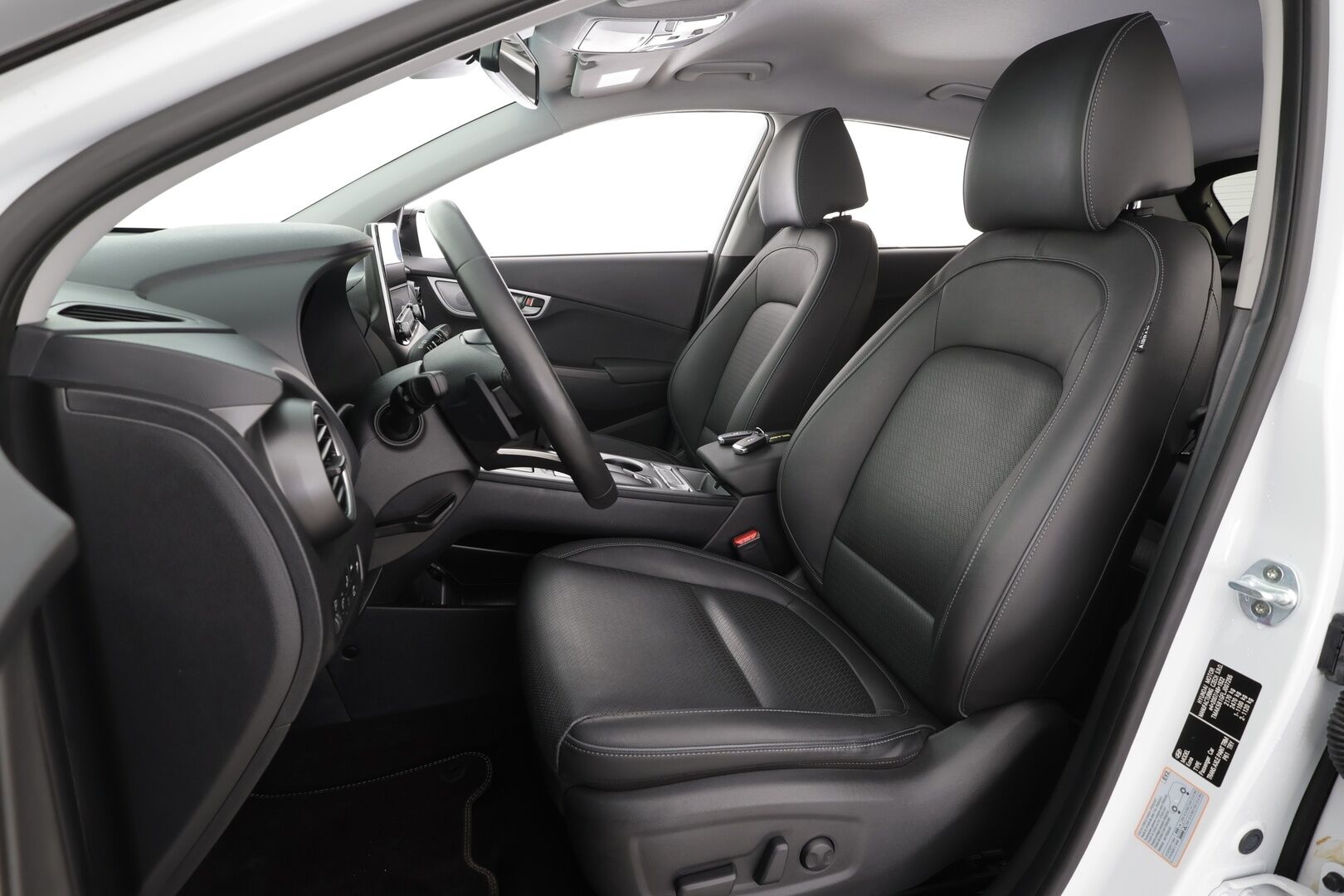 HYUNDAI KONA 2020 EV 64kWh 150 Premium * ACC / HUD / P.kamera / LED / ILP / Krell / Sähköpenkit / Ilmastoidut nahat / Navi * - Merkkihuollettu / Huippuvarusteet