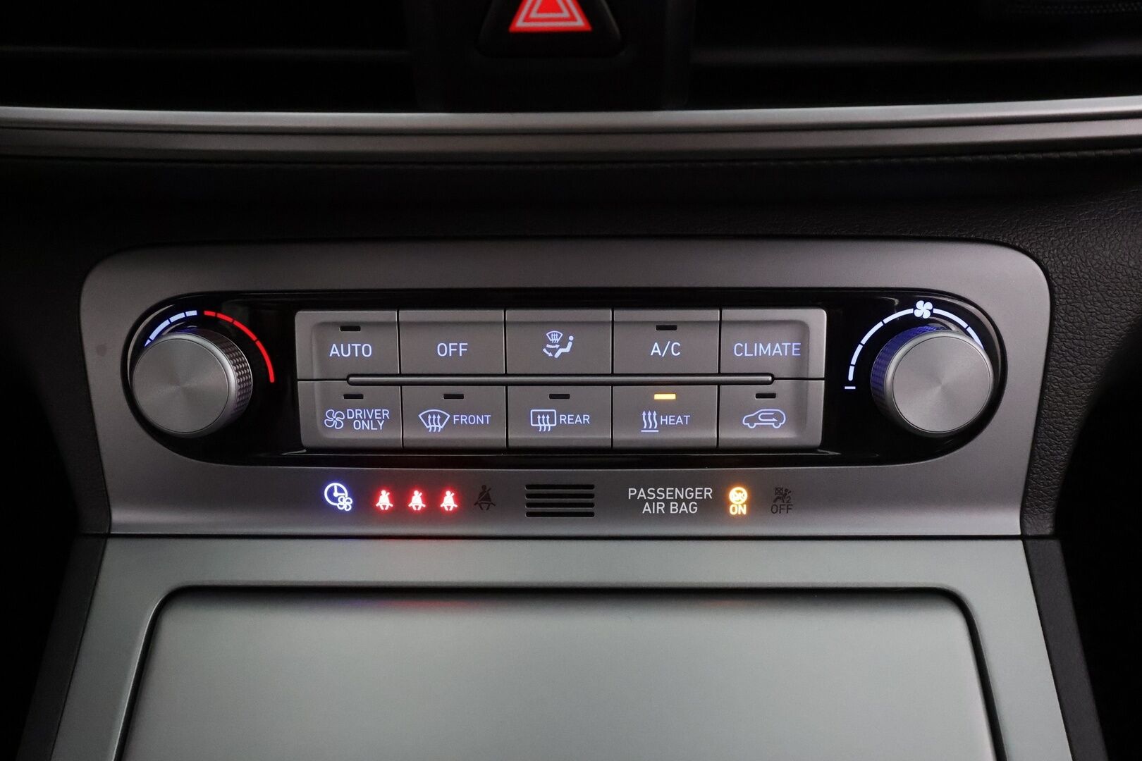 HYUNDAI KONA 2020 EV 64kWh 150 Premium * ACC / HUD / P.kamera / LED / ILP / Krell / Sähköpenkit / Ilmastoidut nahat / Navi * - Merkkihuollettu / Huippuvarusteet