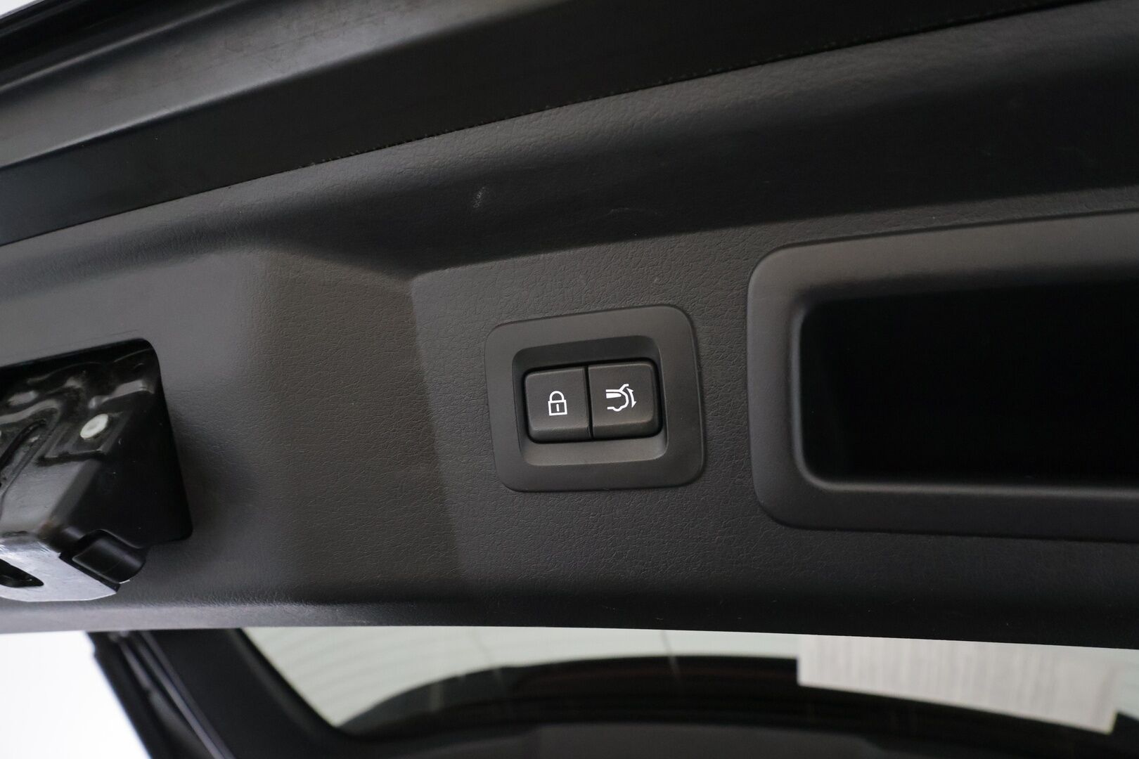 MAZDA CX-60 2023 2.5 PHEV 8AT AWD PR Homura * Bose / ACC / LED / P.Kamera / Ilmastoitu Muistipenkki / 360 / Kaistavahti * - Panorama / Kahdet renkaat aluvanteilla