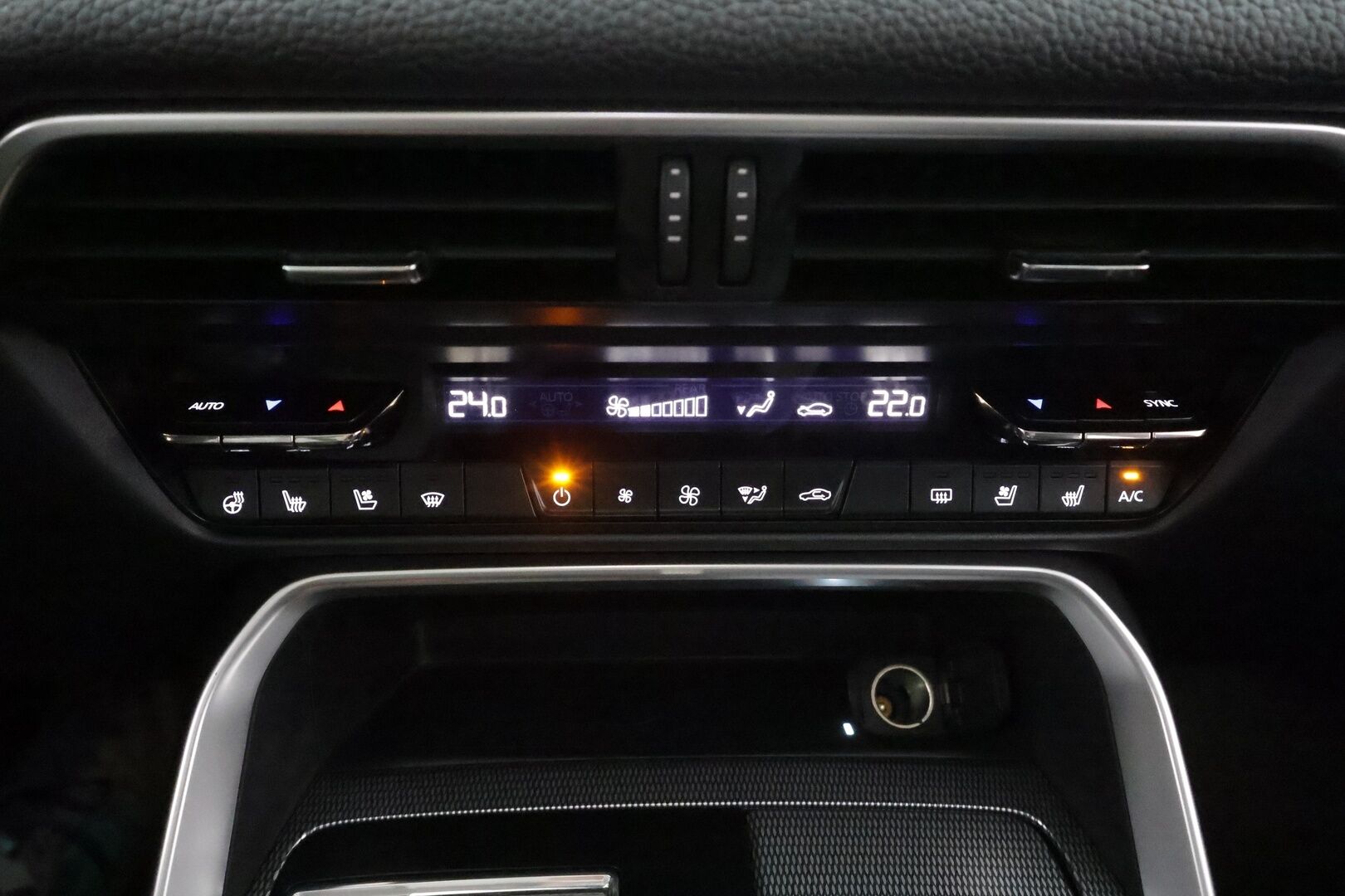 MAZDA CX-60 2023 2.5 PHEV 8AT AWD PR Homura * Bose / ACC / LED / P.Kamera / Ilmastoitu Muistipenkki / 360 / Kaistavahti * - Panorama / Kahdet renkaat aluvanteilla