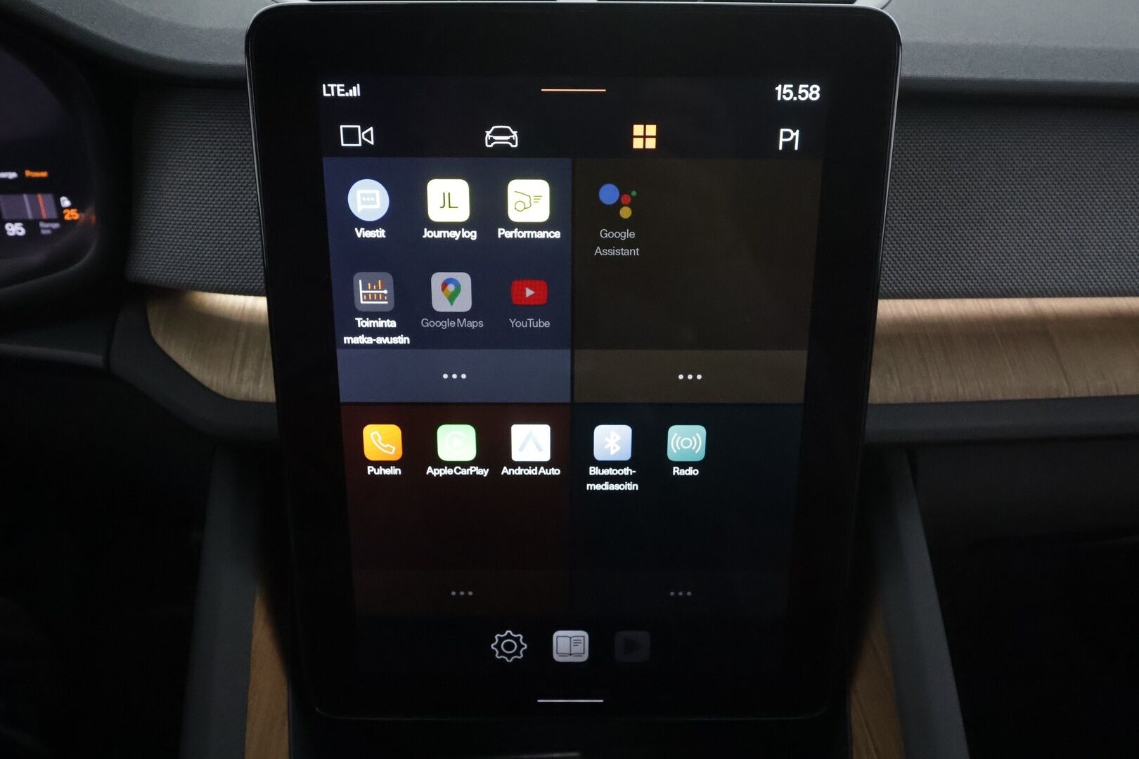 POLESTAR 2 2022 Long Range Dual Motor * Pilot&Plus / ILP / H&K / 360° / Pixel-LED / ACC / Lasikatto / Sportpenkki Muistilla / Koukku * - 2x Latauskaapelit / Kahdet renkaat 