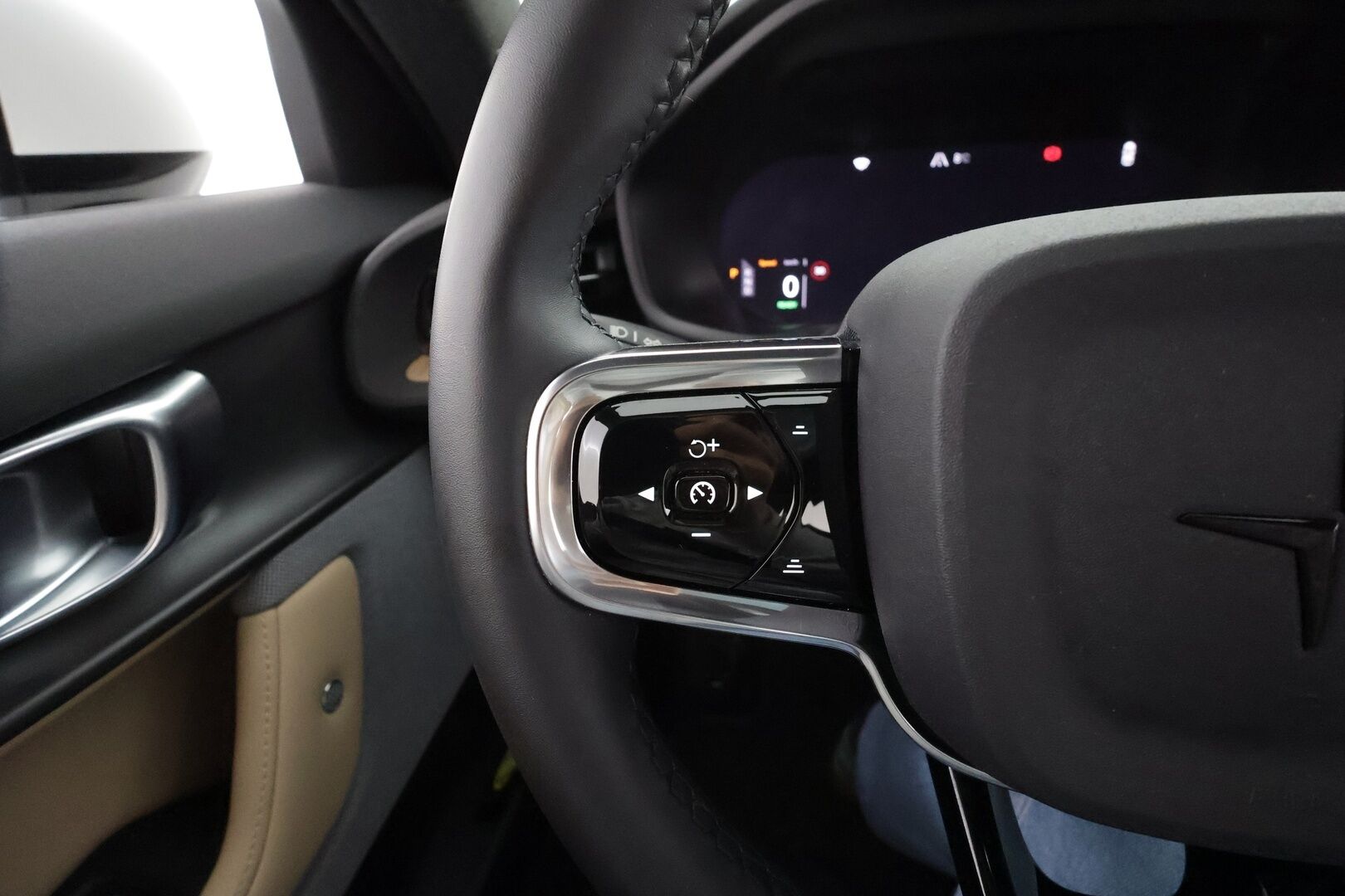 POLESTAR 2 2022 Long Range Dual Motor * Pilot&Plus / ILP / H&K / 360° / Pixel-LED / ACC / Lasikatto / Sportpenkki Muistilla / Koukku * - 2x Latauskaapelit / Kahdet renkaat 