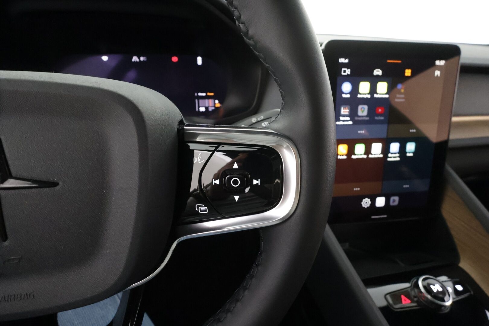 POLESTAR 2 2022 Long Range Dual Motor * Pilot&Plus / ILP / H&K / 360° / Pixel-LED / ACC / Lasikatto / Sportpenkki Muistilla / Koukku * - 2x Latauskaapelit / Kahdet renkaat 