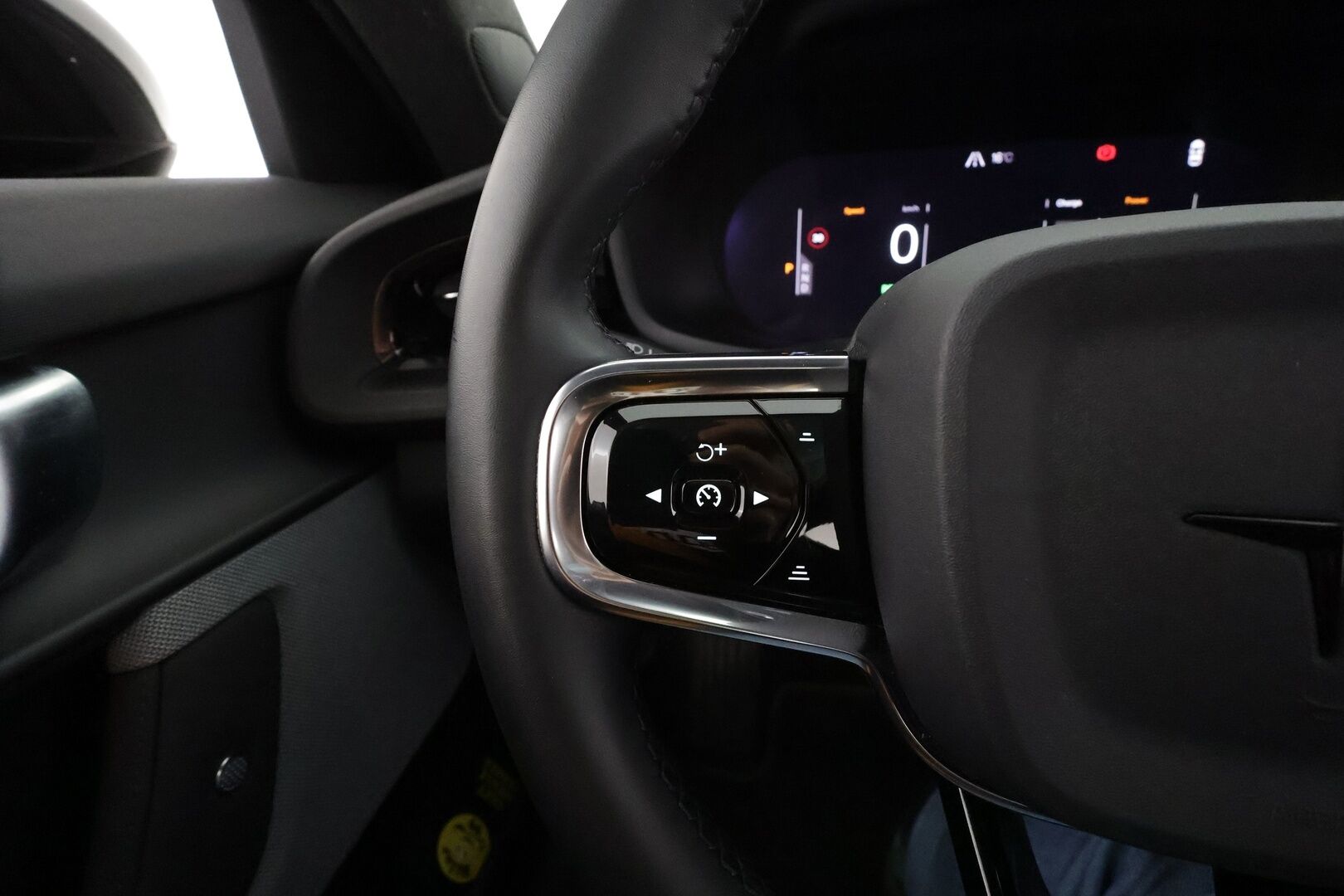 POLESTAR 2 2024 Long Range Dual Motor Performance, 350kW * Lasikatto / ILP / ACC / Pixel-LED / 360 / Sportpenkki Muistilla * - H&K / Pilot&Plus / Kahdet renkaat aluvanteilla / Merkkihuollot 