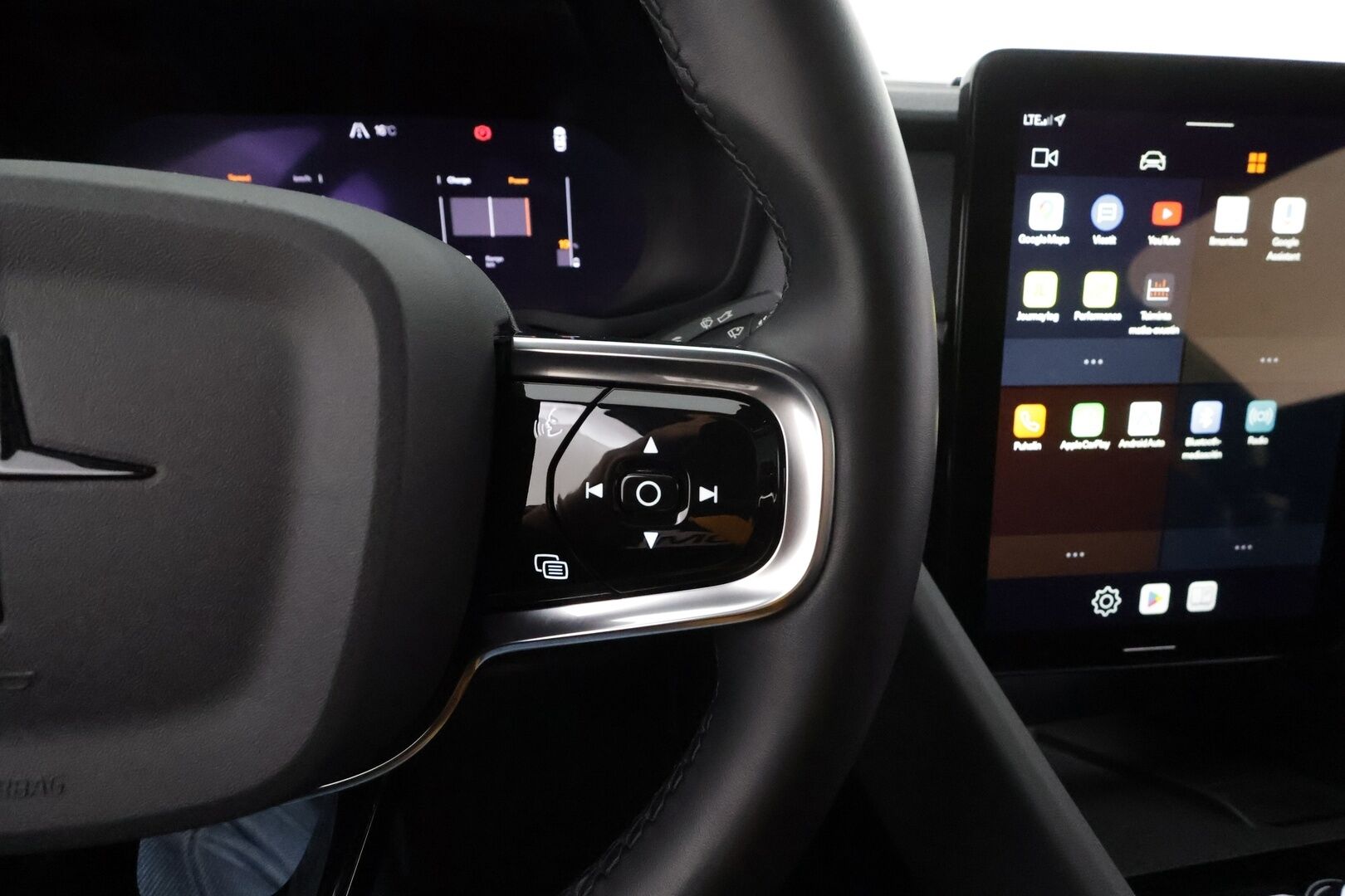 POLESTAR 2 2024 Long Range Dual Motor Performance, 350kW * Lasikatto / ILP / ACC / Pixel-LED / 360 / Sportpenkki Muistilla * - H&K / Pilot&Plus / Kahdet renkaat aluvanteilla / Merkkihuollot 