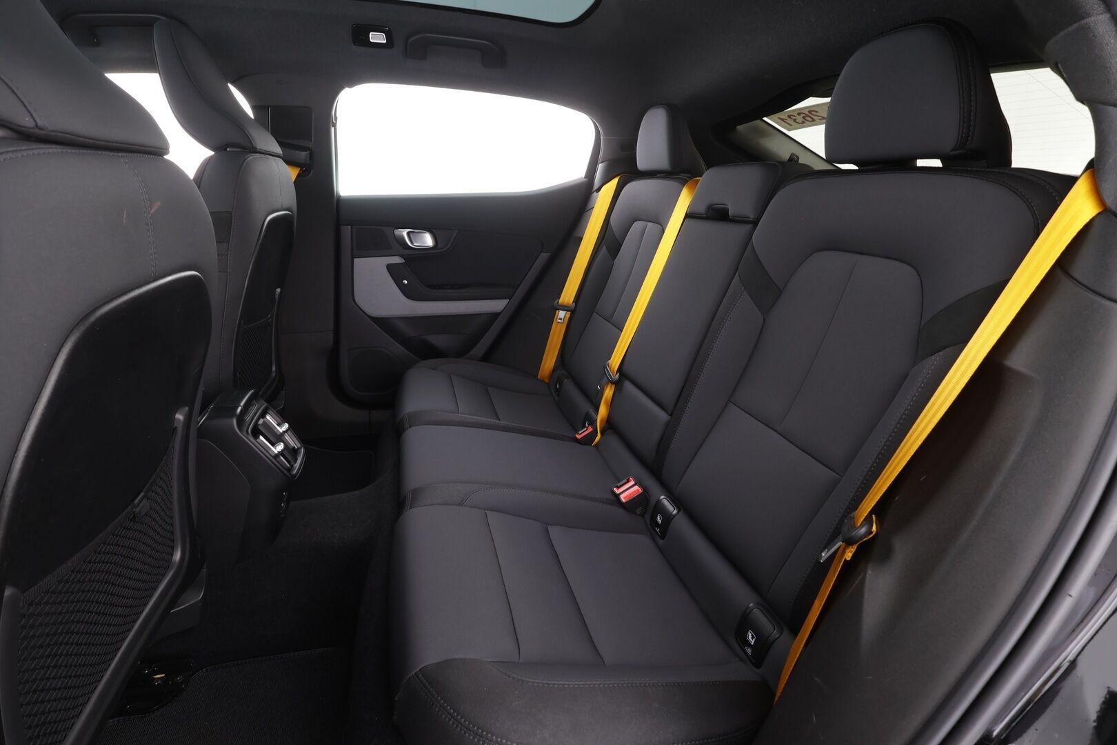 POLESTAR 2 2024 Long Range Dual Motor Performance, 350kW * Lasikatto / ILP / ACC / Pixel-LED / 360 / Sportpenkki Muistilla * - H&K / Pilot&Plus / Kahdet renkaat aluvanteilla / Merkkihuollot 