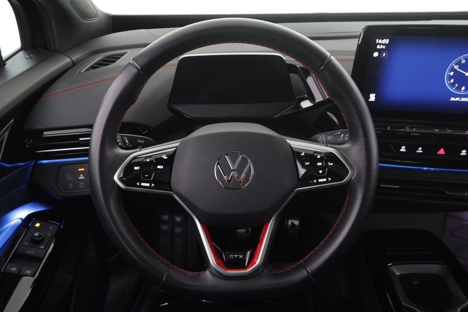 VOLKSWAGEN ID.5 2023 GTX 4MOTION Business * Koukku / ILP / Lasikatto / ACC / Matrix-LED / P.Kamera / Hierovat Sportpenkit Muistilla * - 2x Latauskaapelit / Kahdet renkaat 