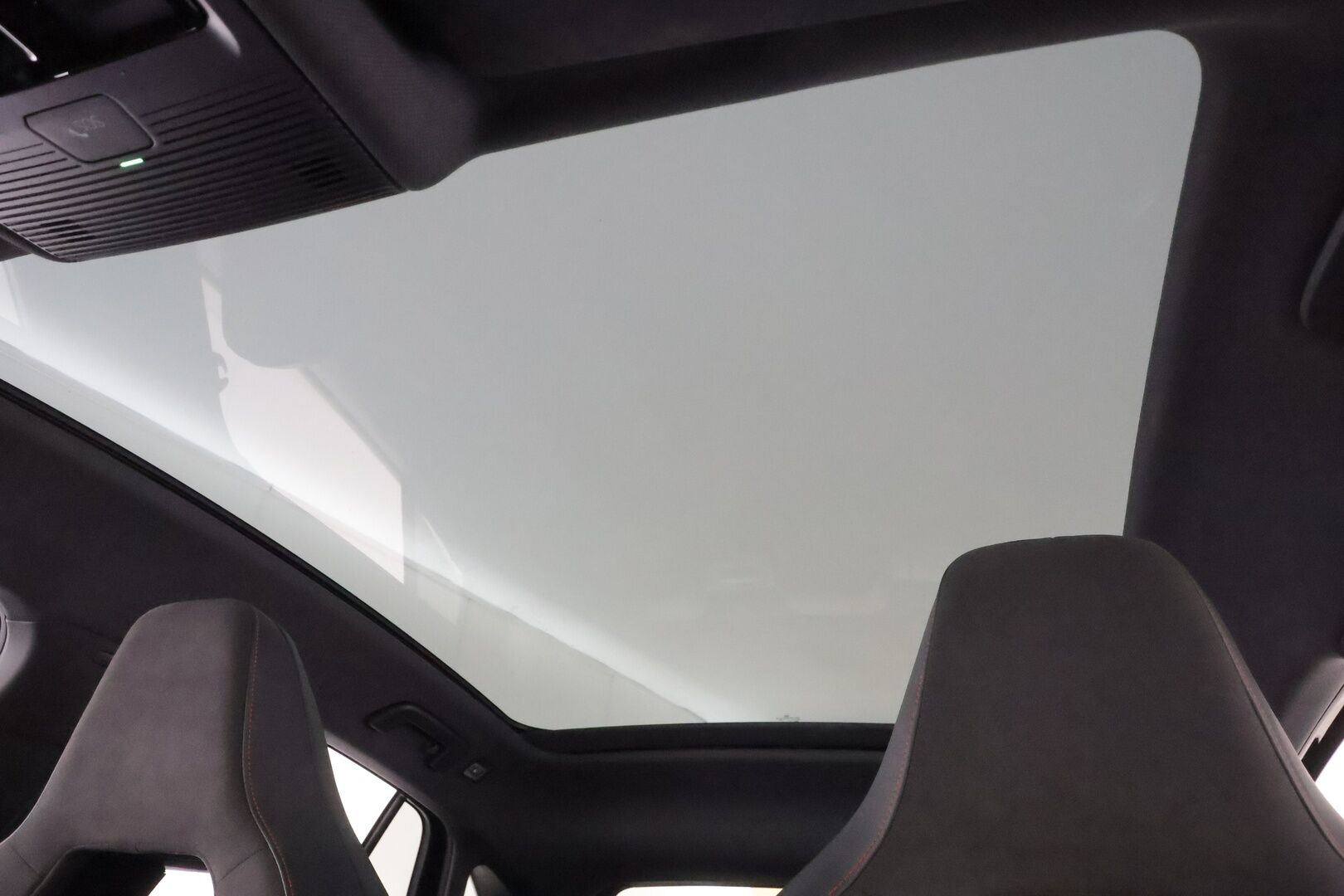 VOLKSWAGEN ID.5 2023 GTX 4MOTION Business * Koukku / ILP / Lasikatto / ACC / Matrix-LED / P.Kamera / Hierovat Sportpenkit Muistilla * - 2x Latauskaapelit / Kahdet renkaat 