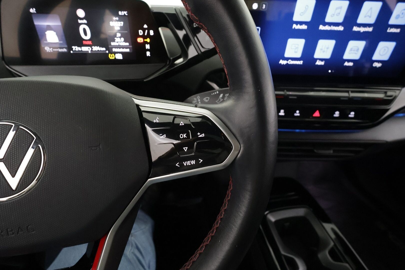 VOLKSWAGEN ID.5 2023 GTX 4MOTION Business * Koukku / ILP / Lasikatto / ACC / Matrix-LED / P.Kamera / Hierovat Sportpenkit Muistilla * - 2x Latauskaapelit / Kahdet renkaat 