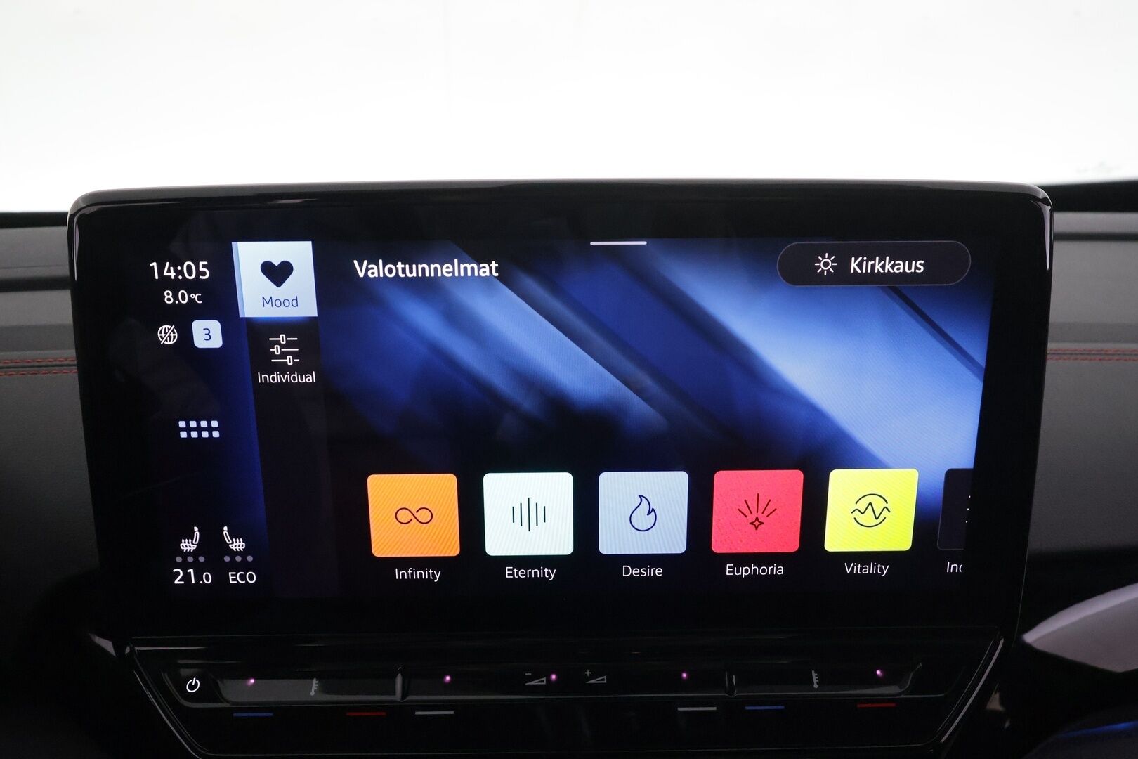 VOLKSWAGEN ID.5 2023 GTX 4MOTION Business * Koukku / ILP / Lasikatto / ACC / Matrix-LED / P.Kamera / Hierovat Sportpenkit Muistilla * - 2x Latauskaapelit / Kahdet renkaat 