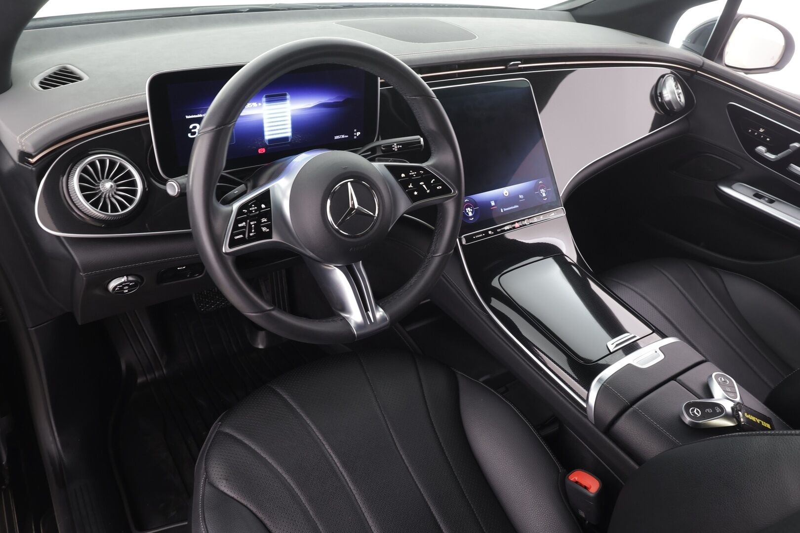 MERCEDES-BENZ EQE 2024 300 * ALV / Nahkasisusta / Distronic Pro / Lämpöpumppu / Muistipenkit / LED / KeylessGo / Sähköluukku / Comand Navi / LED - Kahdet renkaat aluvanteilla / Merkkihuollettu / Juuri tullut Tampereelle!