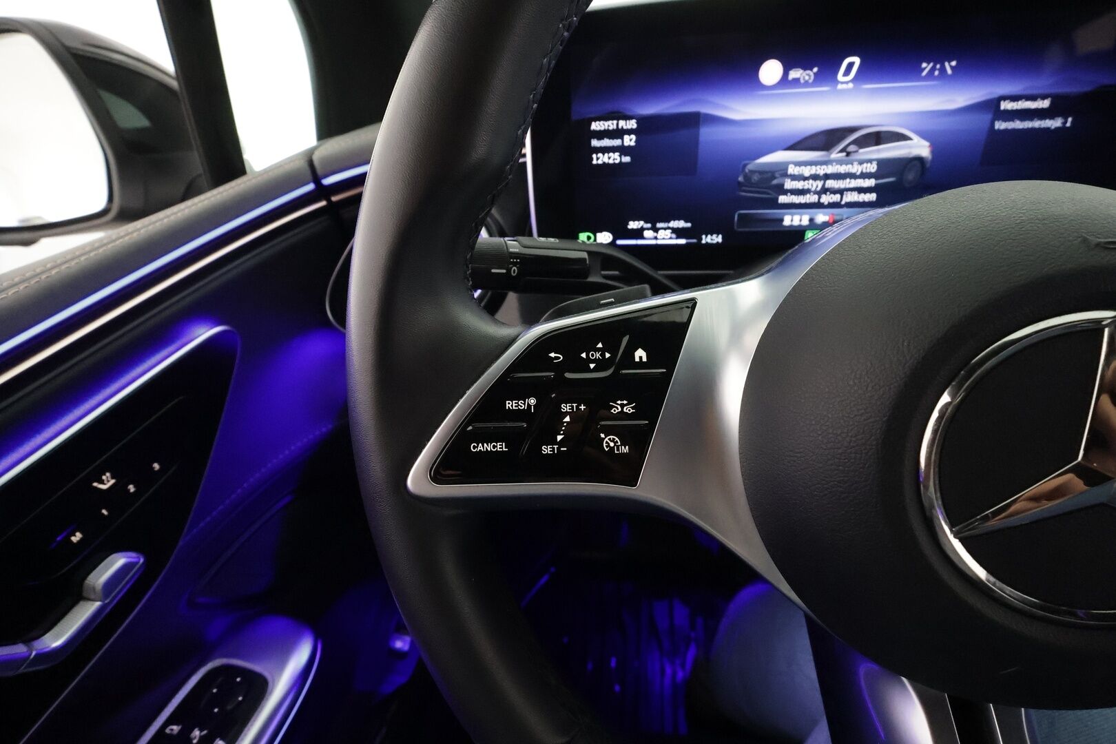 MERCEDES-BENZ EQE 2024 300 * ALV / Nahkasisusta / Distronic Pro / Lämpöpumppu / Muistipenkit / LED / KeylessGo / Sähköluukku / Comand Navi / LED - Kahdet renkaat aluvanteilla / Merkkihuollettu / Juuri tullut Tampereelle! - HULLUT AVAJAISHULINAT KORKOTARJOUS 3,29 %