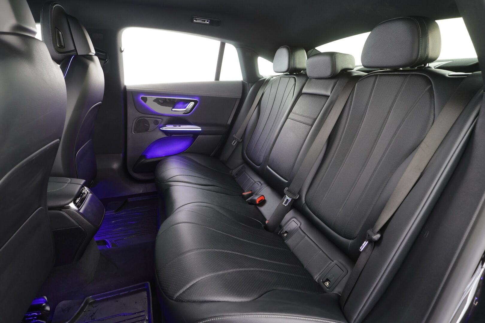 MERCEDES-BENZ EQE 2024 300 * ALV / Nahkasisusta / Distronic Pro / Lämpöpumppu / Muistipenkit / LED / KeylessGo / Sähköluukku / Comand Navi / LED - Kahdet renkaat aluvanteilla / Merkkihuollettu / Juuri tullut Tampereelle!