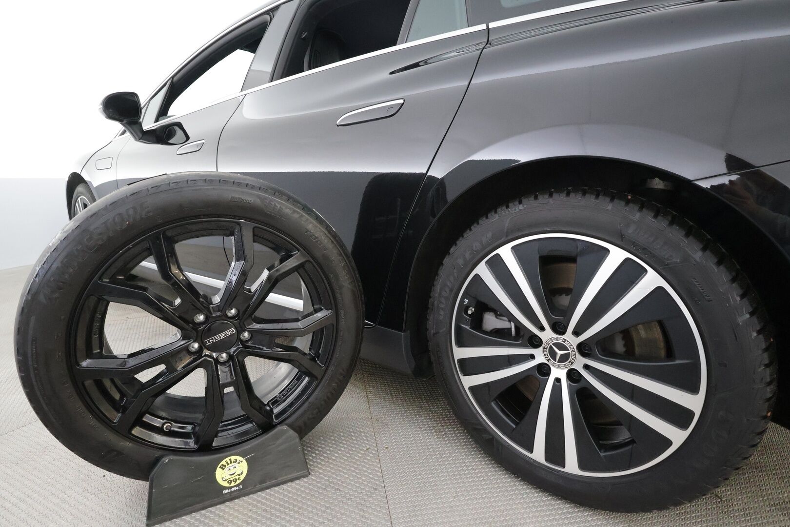 MERCEDES-BENZ EQE 2024 300 * ALV / Nahkasisusta / Distronic Pro / Lämpöpumppu / Muistipenkit / LED / KeylessGo / Sähköluukku / Comand Navi / LED - Kahdet renkaat aluvanteilla / Merkkihuollettu / Juuri tullut Tampereelle! - HULLUT AVAJAISHULINAT KORKOTARJOUS 3,29 %