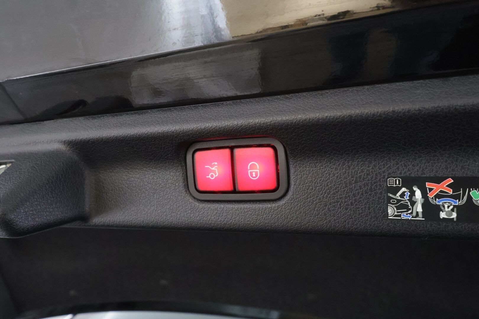 MERCEDES-BENZ EQE 2024 300 * ALV / Nahkasisusta / Distronic Pro / Lämpöpumppu / Muistipenkit / LED / KeylessGo / Sähköluukku / Comand Navi / LED - Kahdet renkaat aluvanteilla / Merkkihuollettu / Juuri tullut Tampereelle! - HULLUT AVAJAISHULINAT KORKOTARJOUS 3,29 %