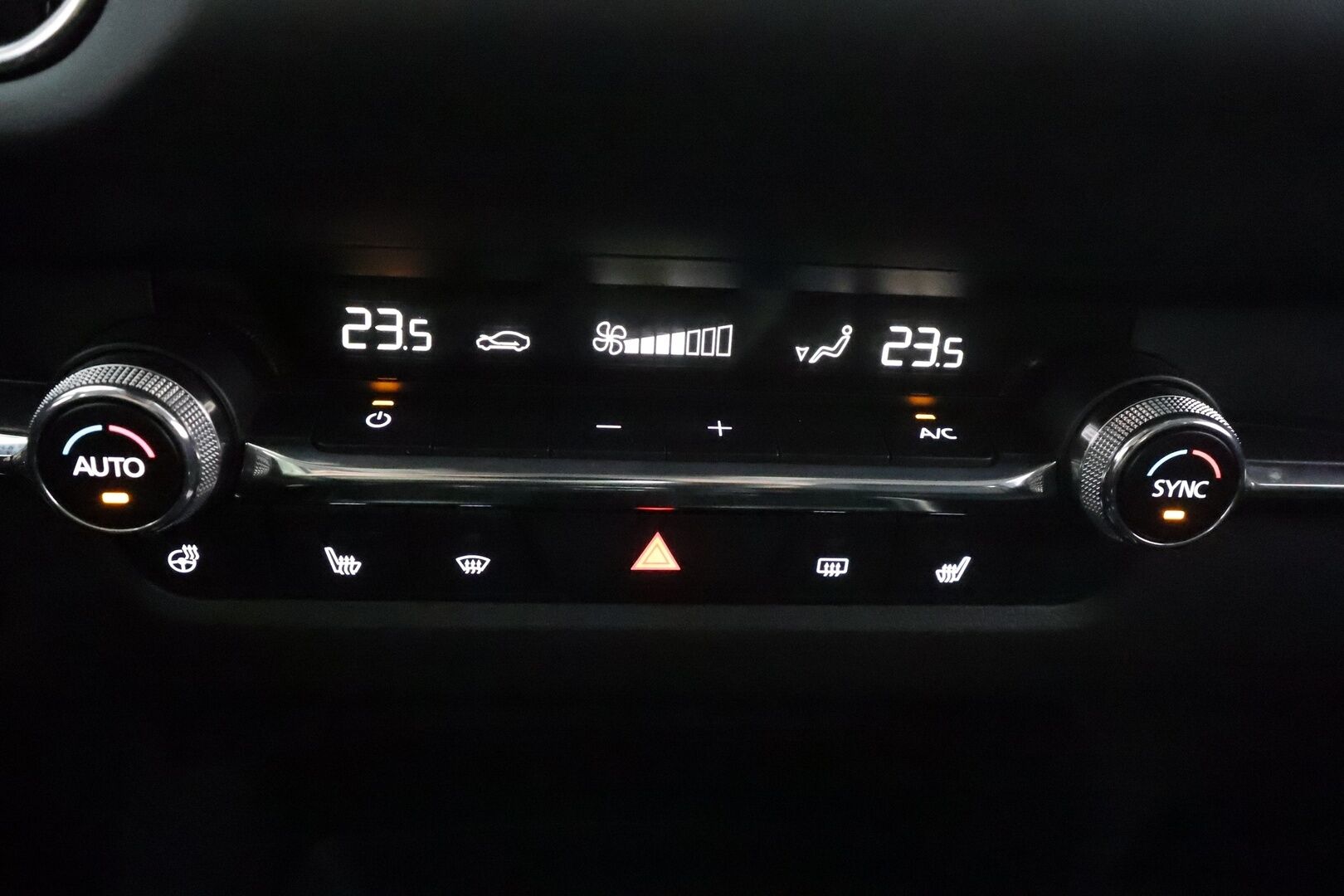 MAZDA CX-30 2019 2,0 M Hybrid Skyactiv-X Vision MT * Adapt.Vakkari / 360-Kamera / HUD / Navi / Kaistavahti / KeylessGo / Sähköluukku! - Kahdet renkaat aluvanteilla - HULLUT AVAJAISHULINAT KORKOTARJOUS 3,29 %