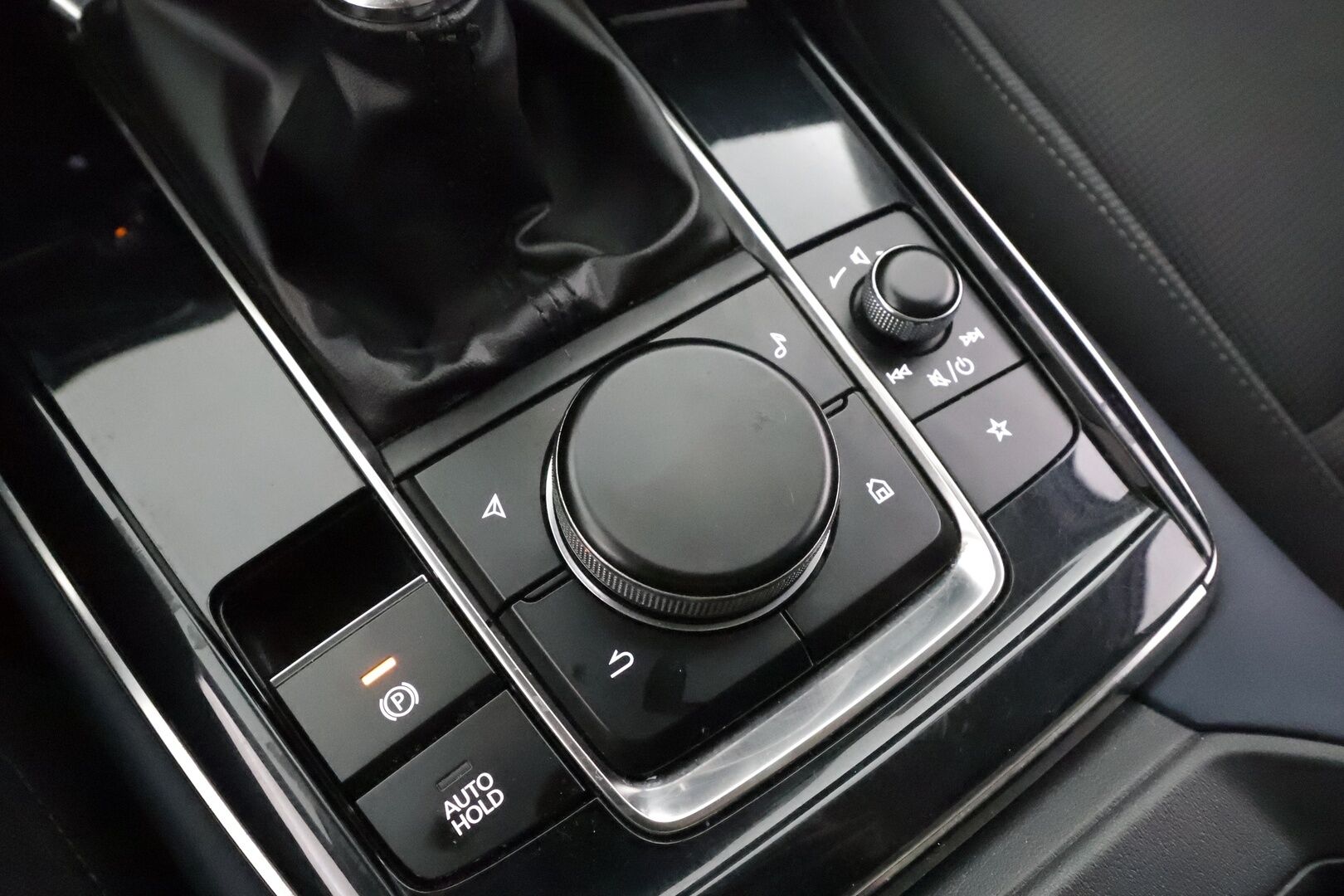 MAZDA CX-30 2019 2,0 M Hybrid Skyactiv-X Vision MT * Adapt.Vakkari / 360-Kamera / HUD / Navi / Kaistavahti / KeylessGo / Sähköluukku! - Kahdet renkaat aluvanteilla - HULLUT AVAJAISHULINAT KORKOTARJOUS 3,29 %