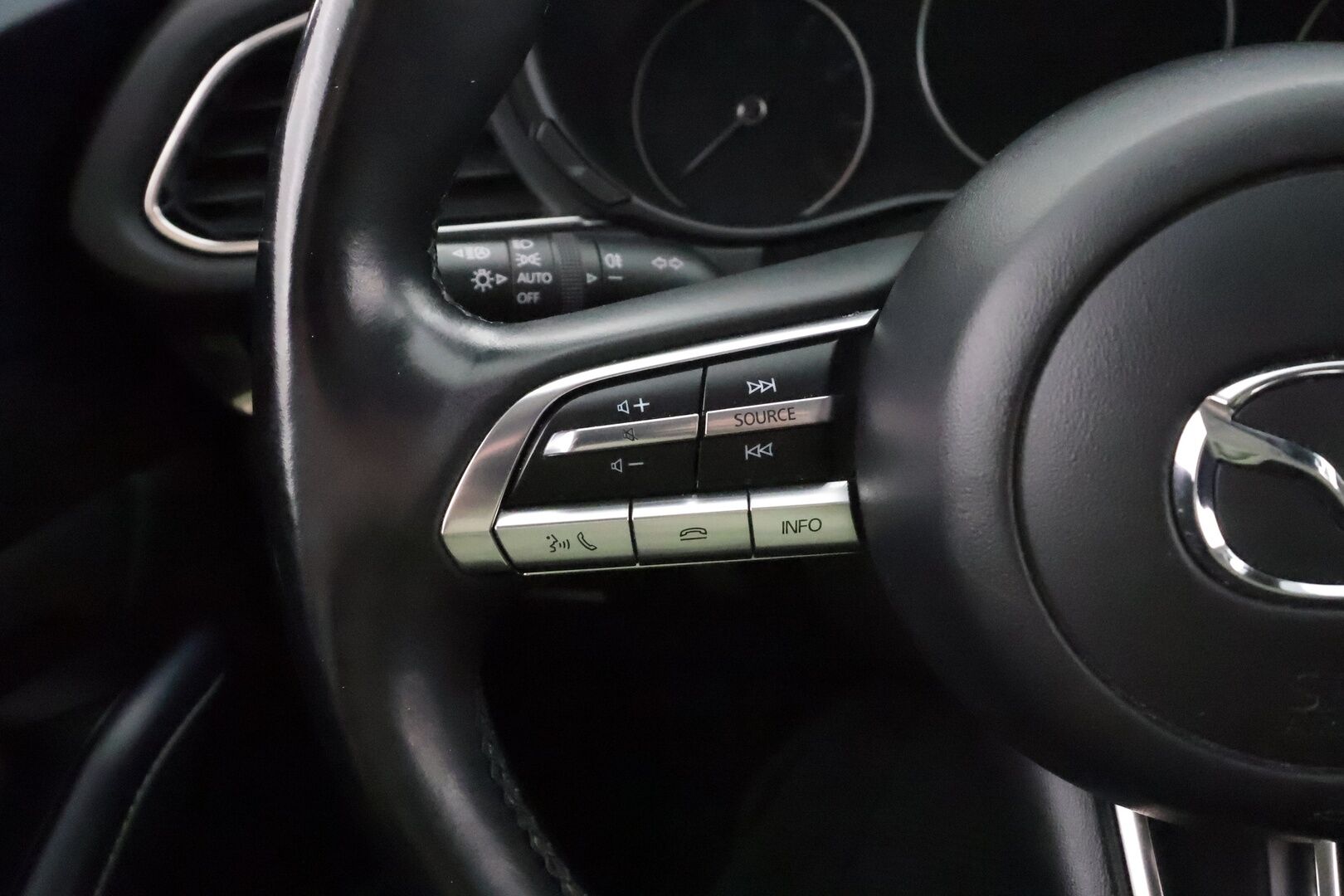 MAZDA CX-30 2019 2,0 M Hybrid Skyactiv-X Vision MT * Adapt.Vakkari / 360-Kamera / HUD / Navi / Kaistavahti / KeylessGo / Sähköluukku! - Kahdet renkaat aluvanteilla - HULLUT AVAJAISHULINAT KORKOTARJOUS 3,29 %