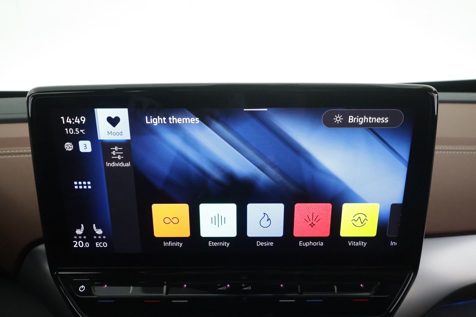 VOLKSWAGEN ID.4 2022 Pro Performance 150kW * HUD / ILP / ACC / 360° / Koukku / Hierovat Sporttipenkit / Lasikatto / Keyless * - Styling Package Plus / Merkkihuollettu / Kahdet renkaat