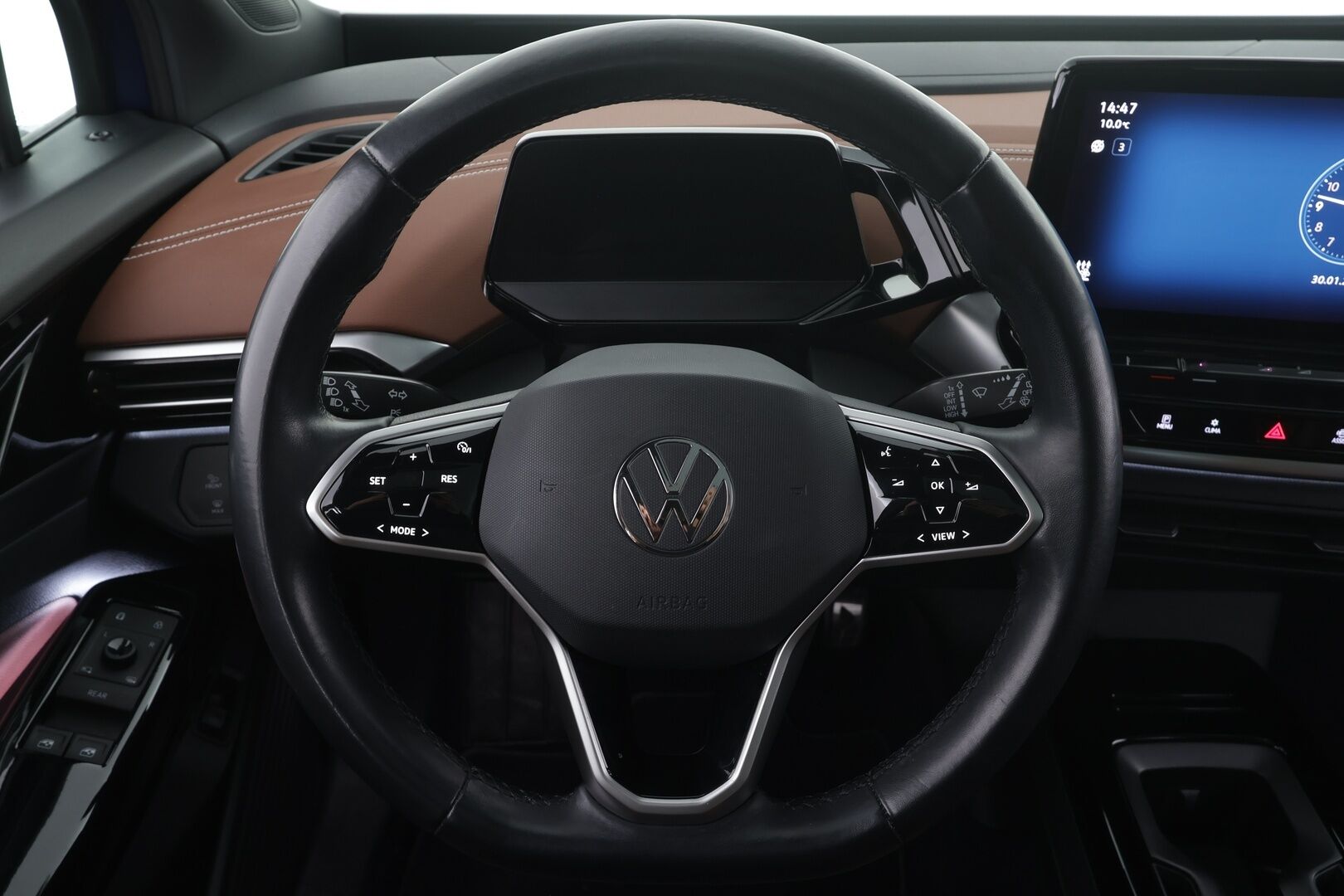 VOLKSWAGEN ID.4 2022 Pro Performance 150kW * HUD / ILP / ACC / 360° / Koukku / Hierovat Sporttipenkit / Lasikatto / Keyless * - Merkkihuollettu / Kahdet renkaat