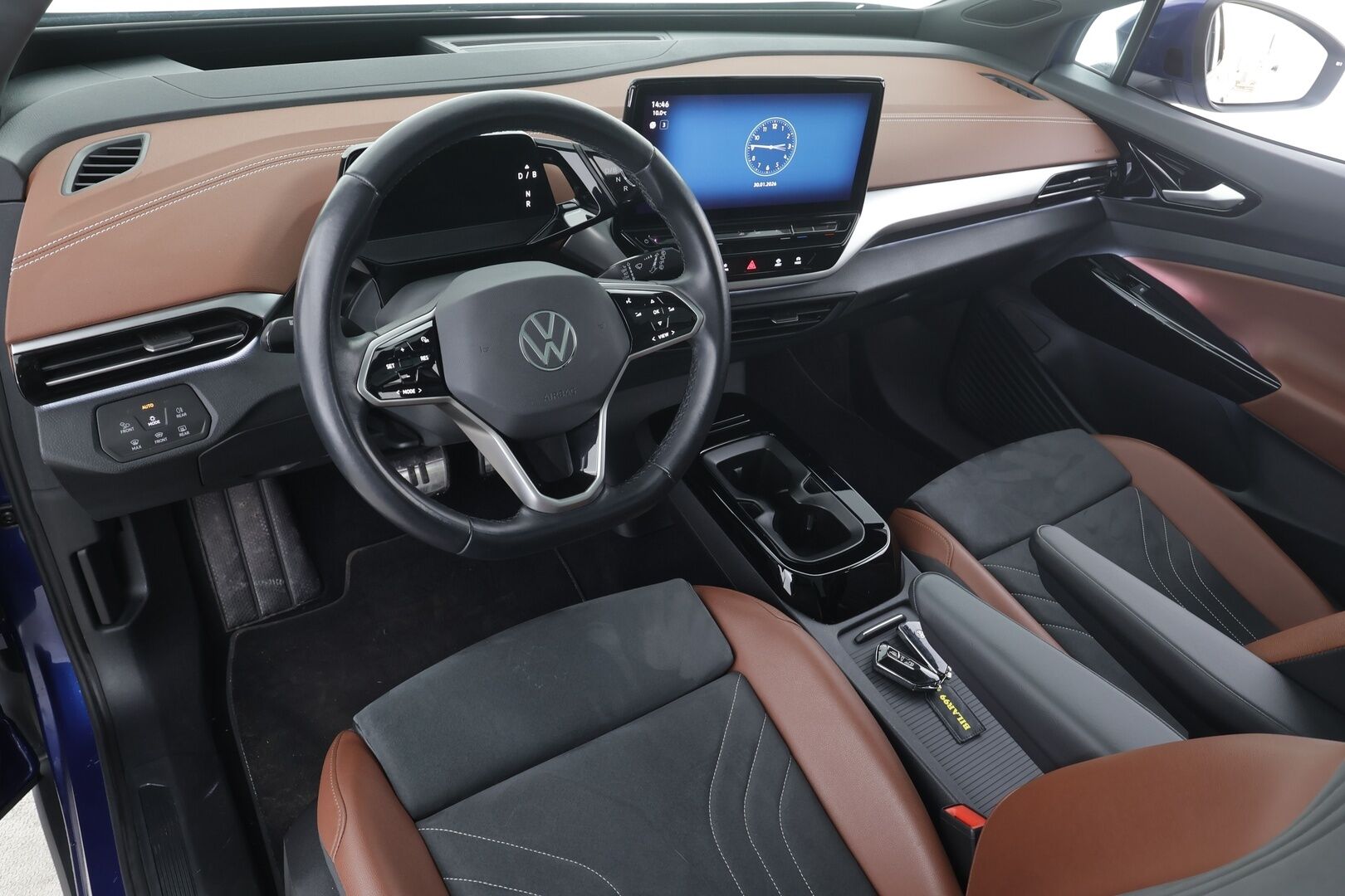 VOLKSWAGEN ID.4 2022 Pro Performance 150kW * HUD / ILP / ACC / 360° / Koukku / Hierovat Sporttipenkit / Lasikatto / Keyless * - Styling Package Plus / Merkkihuollettu / Kahdet renkaat