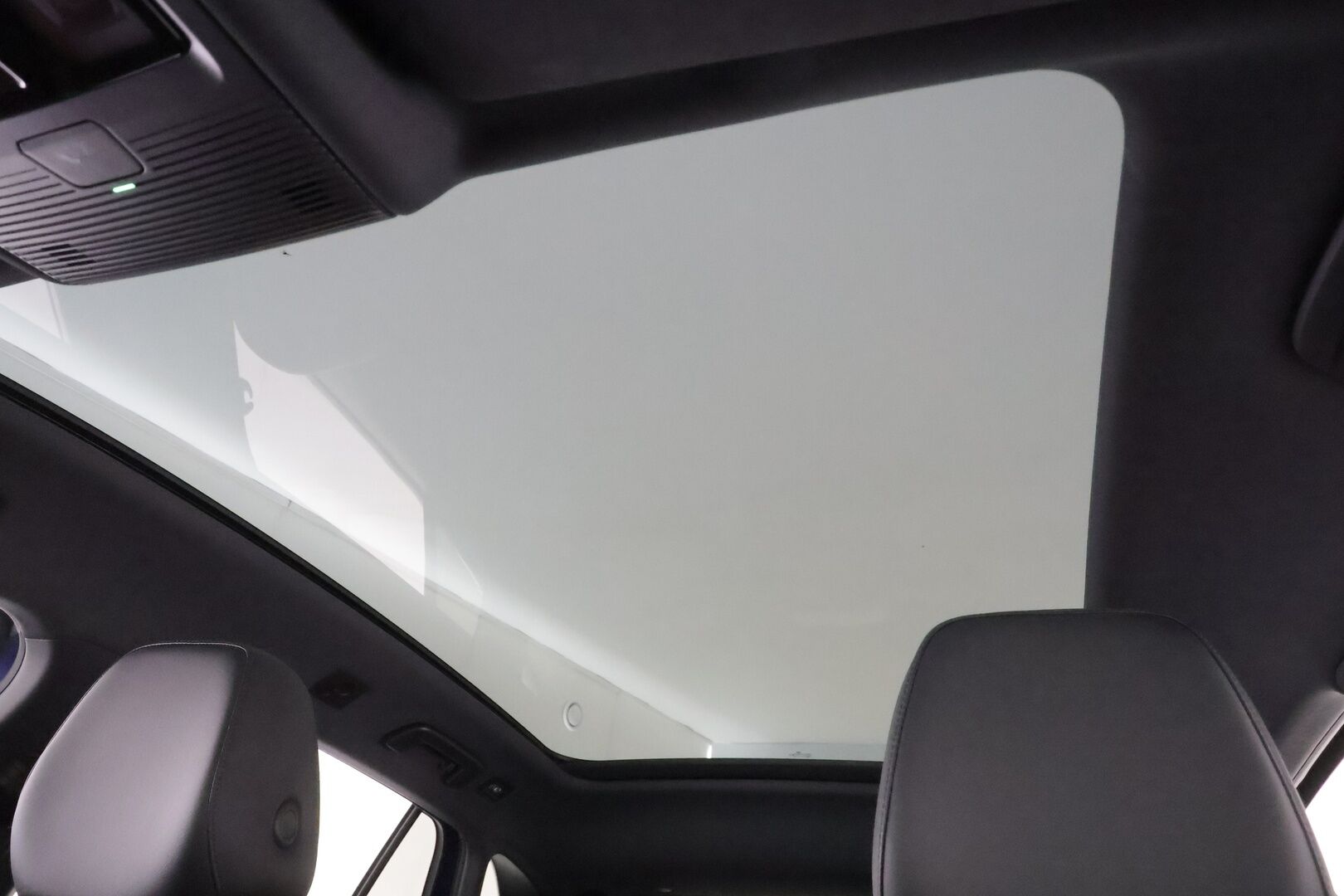 VOLKSWAGEN ID.4 2022 Pro Performance 150kW * HUD / ILP / ACC / 360° / Koukku / Hierovat Sporttipenkit / Lasikatto / Keyless * - Merkkihuollettu / Kahdet renkaat