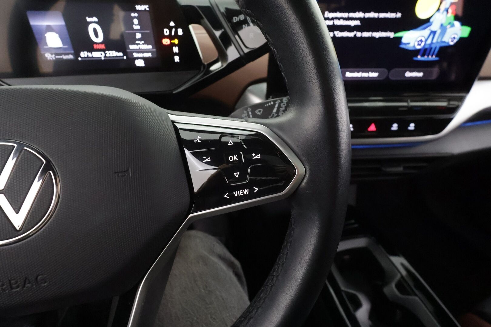 VOLKSWAGEN ID.4 2022 Pro Performance 150kW * HUD / ILP / ACC / 360° / Koukku / Hierovat Sporttipenkit / Lasikatto / Keyless * - Styling Package Plus / Merkkihuollettu / Kahdet renkaat