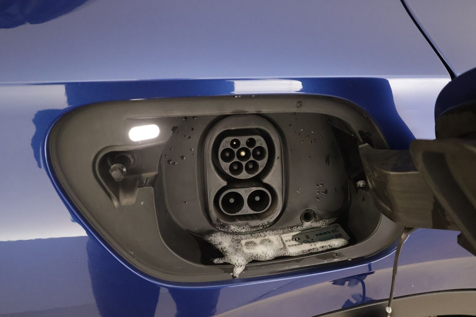 VOLKSWAGEN ID.4 2022 Pro Performance 150kW * HUD / ILP / ACC / 360° / Koukku / Hierovat Sporttipenkit / Lasikatto / Keyless * - Merkkihuollettu / Kahdet renkaat