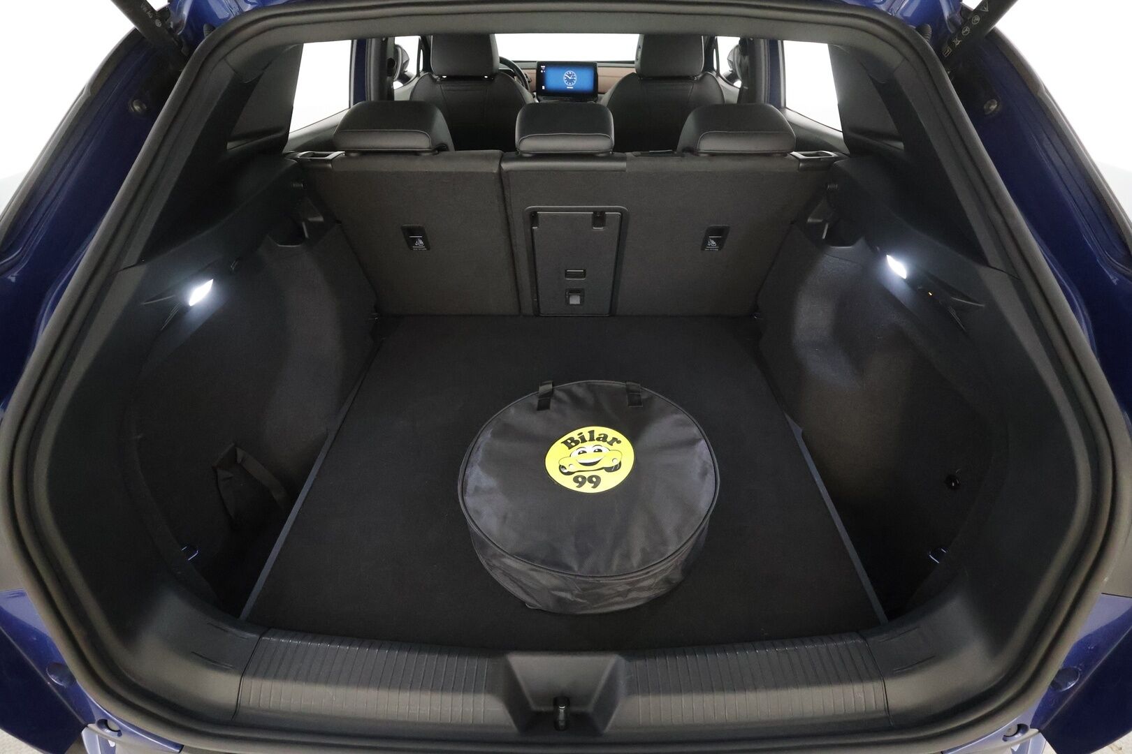 VOLKSWAGEN ID.4 2022 Pro Performance 150kW * HUD / ILP / ACC / 360° / Koukku / Hierovat Sporttipenkit / Lasikatto / Keyless * - Merkkihuollettu / Kahdet renkaat