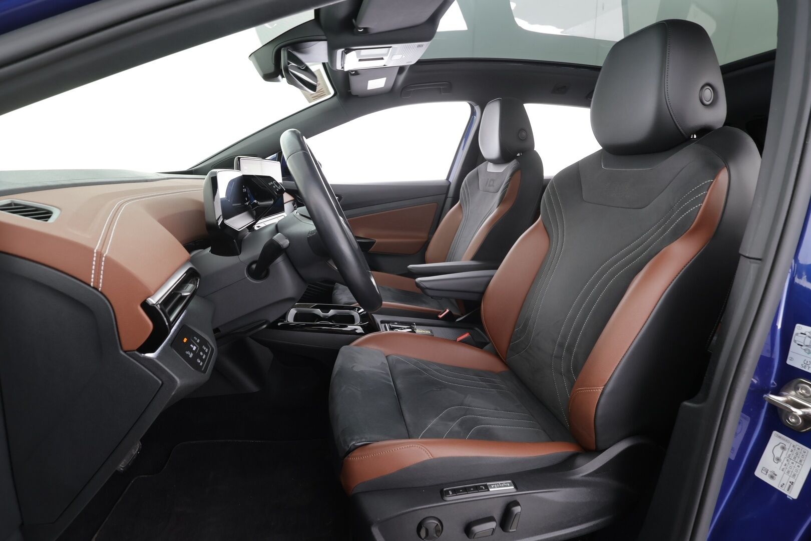 VOLKSWAGEN ID.4 2022 Pro Performance 150kW * HUD / ILP / ACC / 360° / Koukku / Hierovat Sporttipenkit / Lasikatto / Keyless * - Styling Package Plus / Merkkihuollettu / Kahdet renkaat