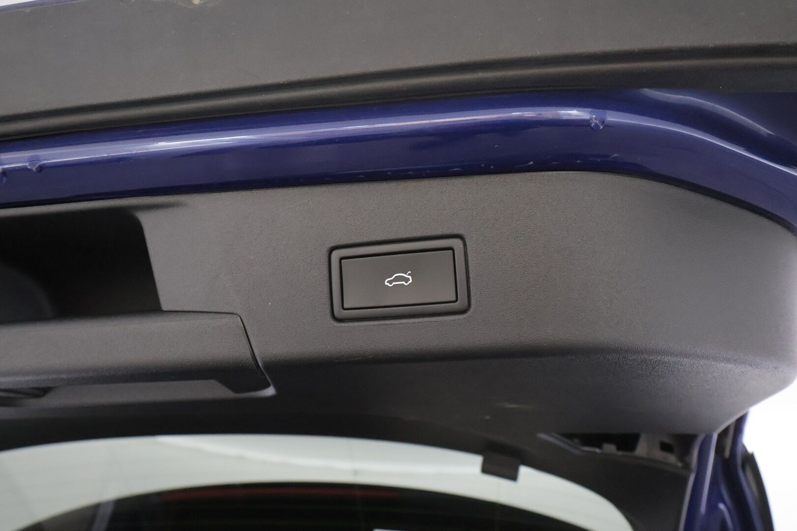 VOLKSWAGEN ID.4 2022 Pro Performance 150kW * HUD / ILP / ACC / 360° / Koukku / Hierovat Sporttipenkit / Lasikatto / Keyless * - Merkkihuollettu / Kahdet renkaat