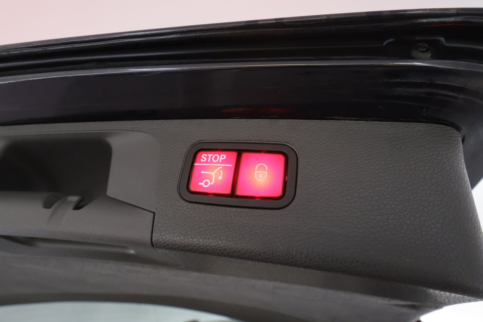 MERCEDES-BENZ E 2023 300 de 4Matic T 9G-Tronic Avantgarde * Distronic+ / 360° / Burmester / Muistipenkit / Koukku / KeylessGo / Vaaleat nahat * - Akku kuntotarkastettu / Kahdet renkaat aluvanteilla / Merkkihuollettu