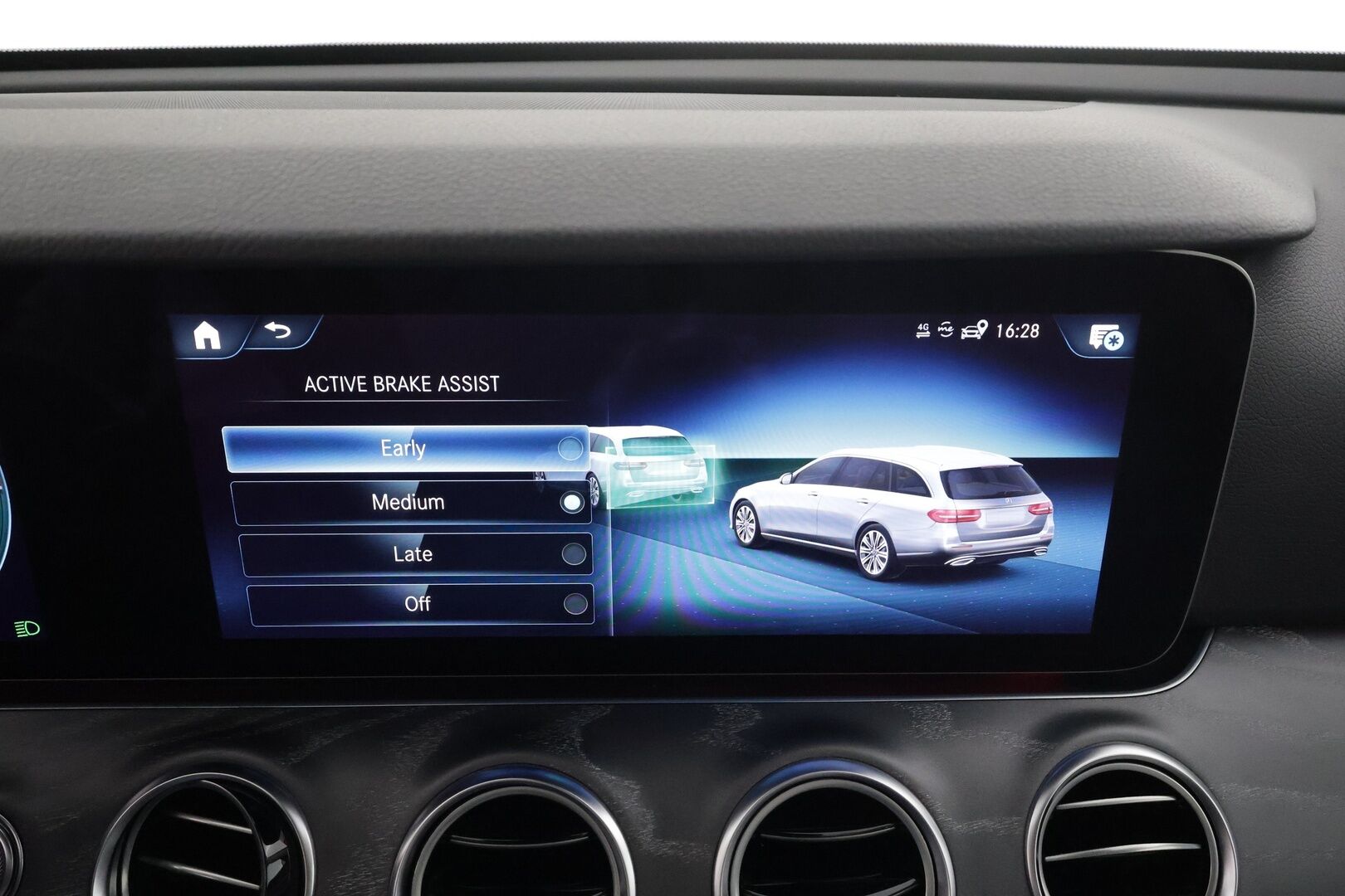 MERCEDES-BENZ E 2023 300 de 4Matic T 9G-Tronic Avantgarde * Distronic+ / 360° / Burmester / Muistipenkit / Koukku / KeylessGo / Vaaleat nahat * - Akku kuntotarkastettu / Kahdet renkaat aluvanteilla / Merkkihuollettu