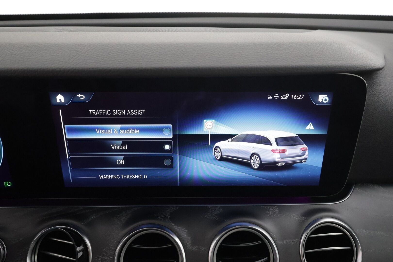 MERCEDES-BENZ E 2023 300 de 4Matic T 9G-Tronic Avantgarde * Distronic+ / 360° / Burmester / Muistipenkit / Koukku / KeylessGo / Vaaleat nahat * - Akku kuntotarkastettu / Kahdet renkaat aluvanteilla / Merkkihuollettu