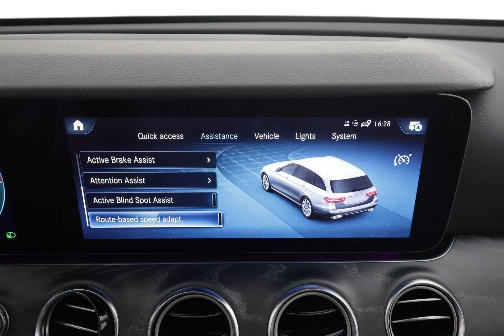 MERCEDES-BENZ E 2023 300 de 4Matic T 9G-Tronic Avantgarde * Distronic+ / 360° / Burmester / Muistipenkit / Koukku / KeylessGo / Vaaleat nahat * - Akku kuntotarkastettu / Kahdet renkaat aluvanteilla / Merkkihuollettu