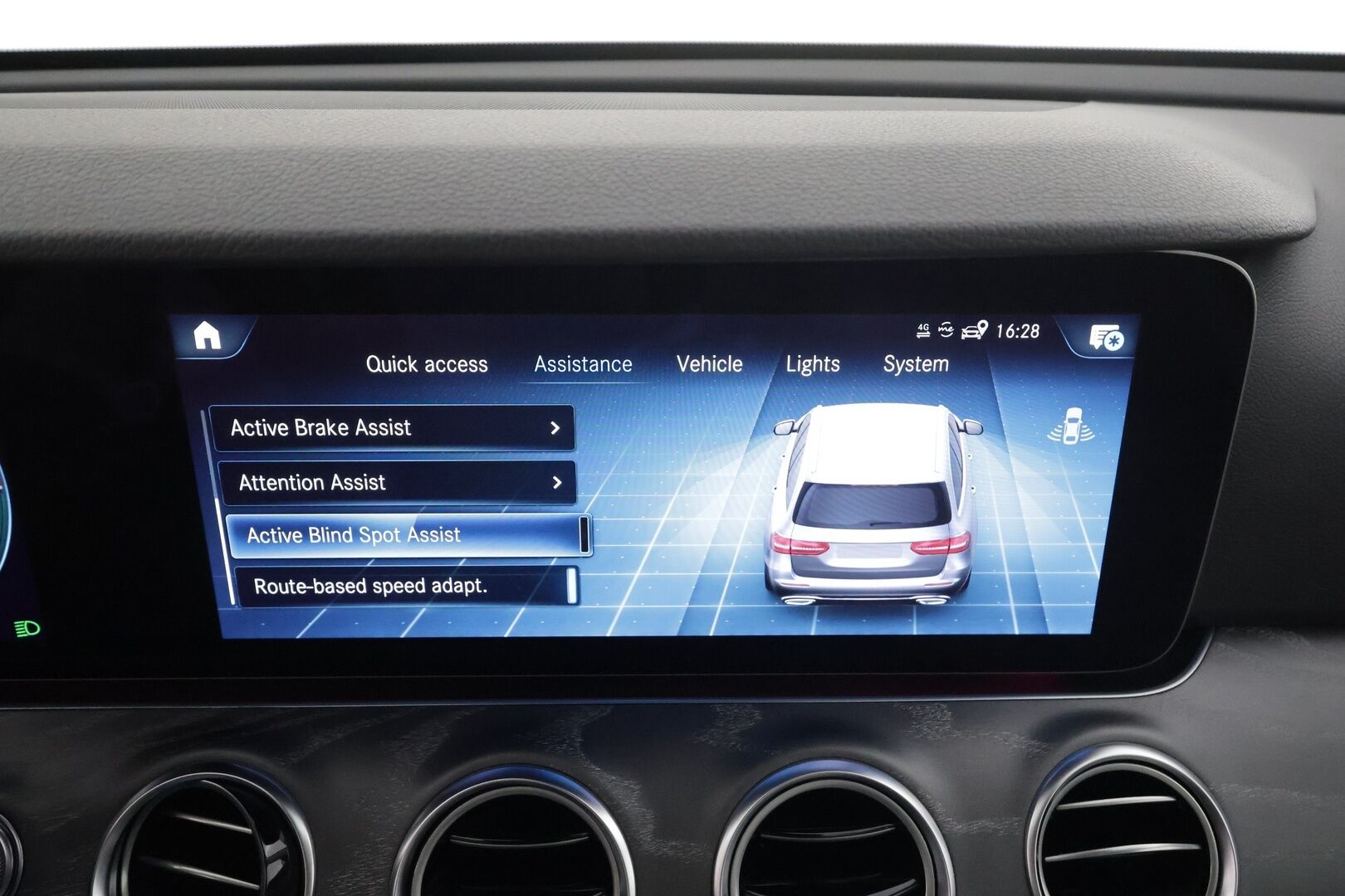 MERCEDES-BENZ E 2023 300 de 4Matic T 9G-Tronic Avantgarde * Distronic+ / 360° / Burmester / Muistipenkit / Koukku / KeylessGo / Vaaleat nahat * - Akku kuntotarkastettu / Kahdet renkaat aluvanteilla / Merkkihuollettu