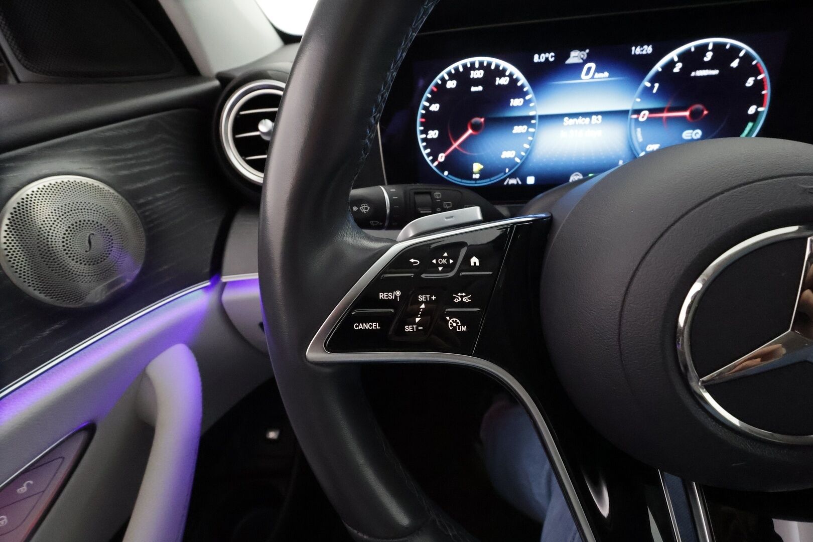 MERCEDES-BENZ E 2023 300 de 4Matic T 9G-Tronic Avantgarde * Distronic+ / 360° / Burmester / Muistipenkit / Koukku / KeylessGo / Vaaleat nahat * - Akku kuntotarkastettu / Kahdet renkaat aluvanteilla / Merkkihuollettu