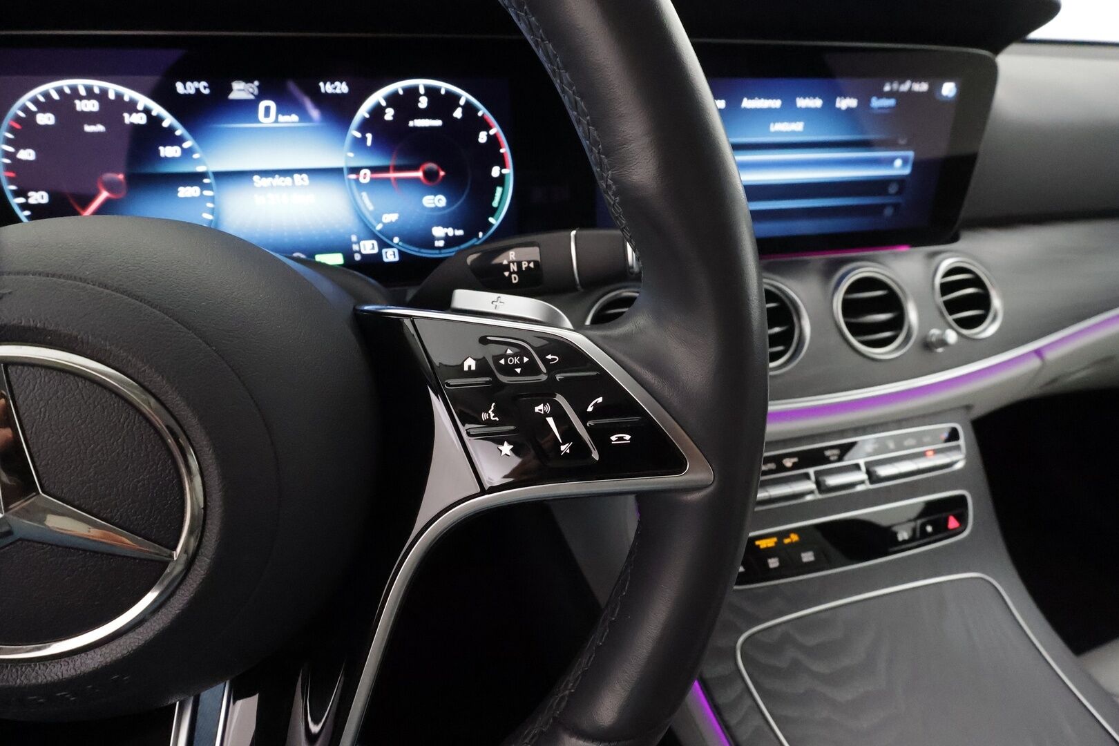 MERCEDES-BENZ E 2023 300 de 4Matic T 9G-Tronic Avantgarde * Distronic+ / 360° / Burmester / Muistipenkit / Koukku / KeylessGo / Vaaleat nahat * - Akku kuntotarkastettu / Kahdet renkaat aluvanteilla / Merkkihuollettu