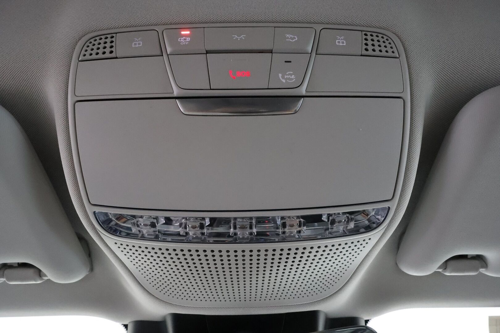 MERCEDES-BENZ E 2023 300 de 4Matic T 9G-Tronic Avantgarde * Distronic+ / 360° / Burmester / Muistipenkit / Koukku / KeylessGo / Vaaleat nahat * - Akku kuntotarkastettu / Kahdet renkaat aluvanteilla / Merkkihuollettu