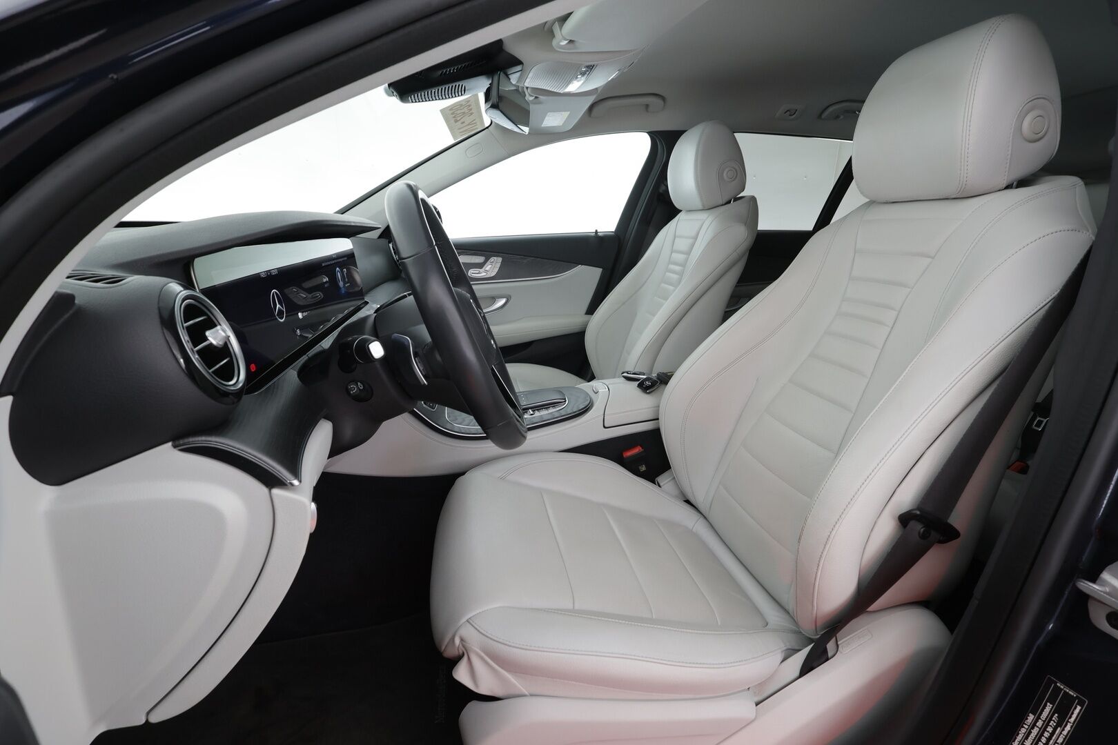 MERCEDES-BENZ E 2023 300 de 4Matic T 9G-Tronic Avantgarde * Distronic+ / 360° / Burmester / Muistipenkit / Koukku / KeylessGo / Vaaleat nahat * - Akku kuntotarkastettu / Kahdet renkaat aluvanteilla / Merkkihuollettu