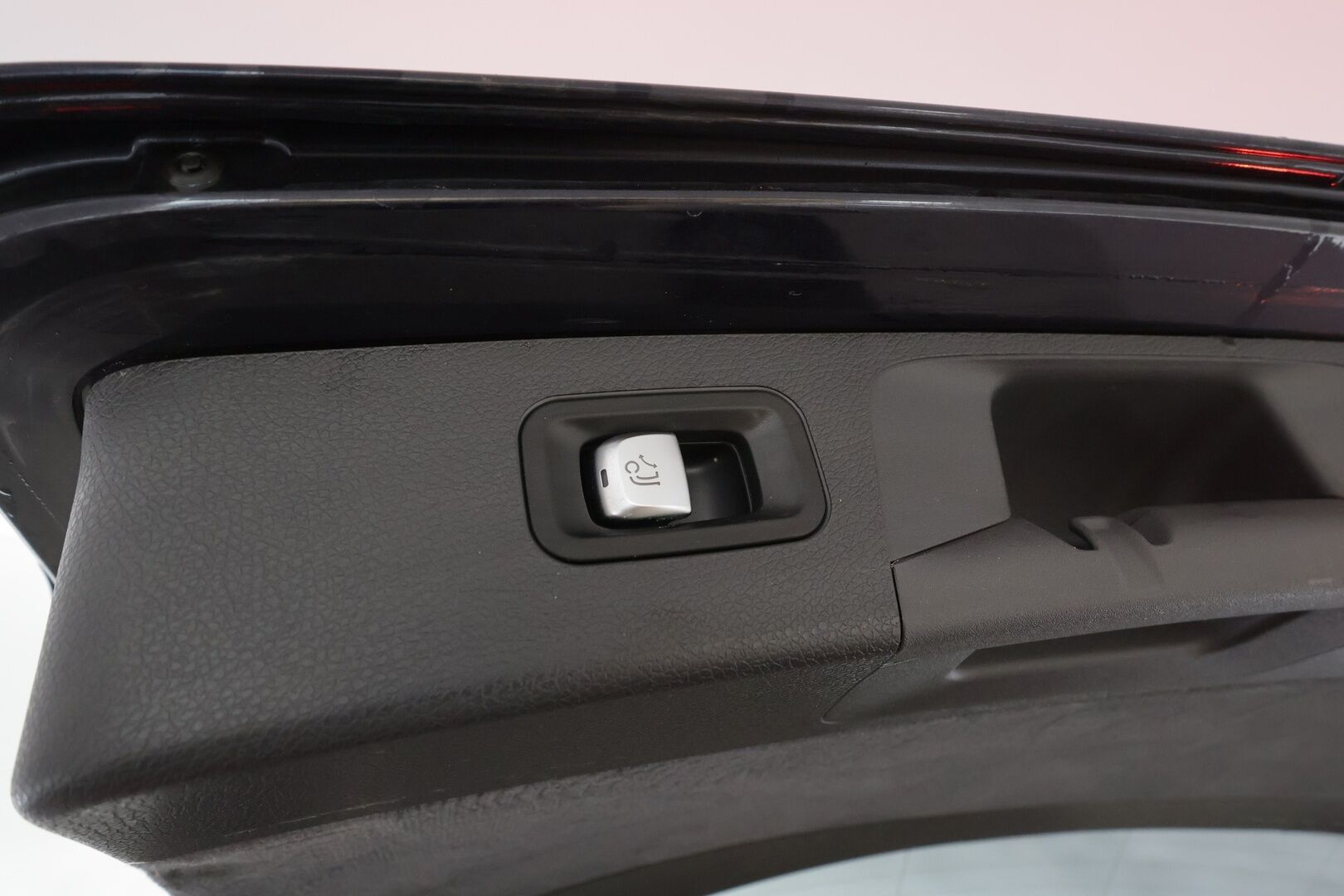 MERCEDES-BENZ E 2023 300 de 4Matic T 9G-Tronic Avantgarde * Distronic+ / 360° / Burmester / Muistipenkit / Koukku / KeylessGo / Vaaleat nahat * - Akku kuntotarkastettu / Kahdet renkaat aluvanteilla / Merkkihuollettu